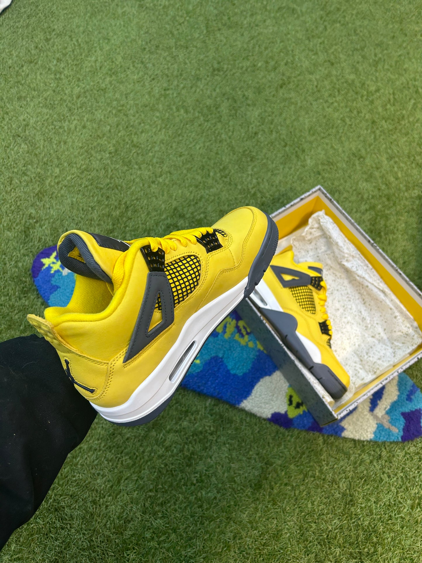 Jordan Retro 4 Lightning