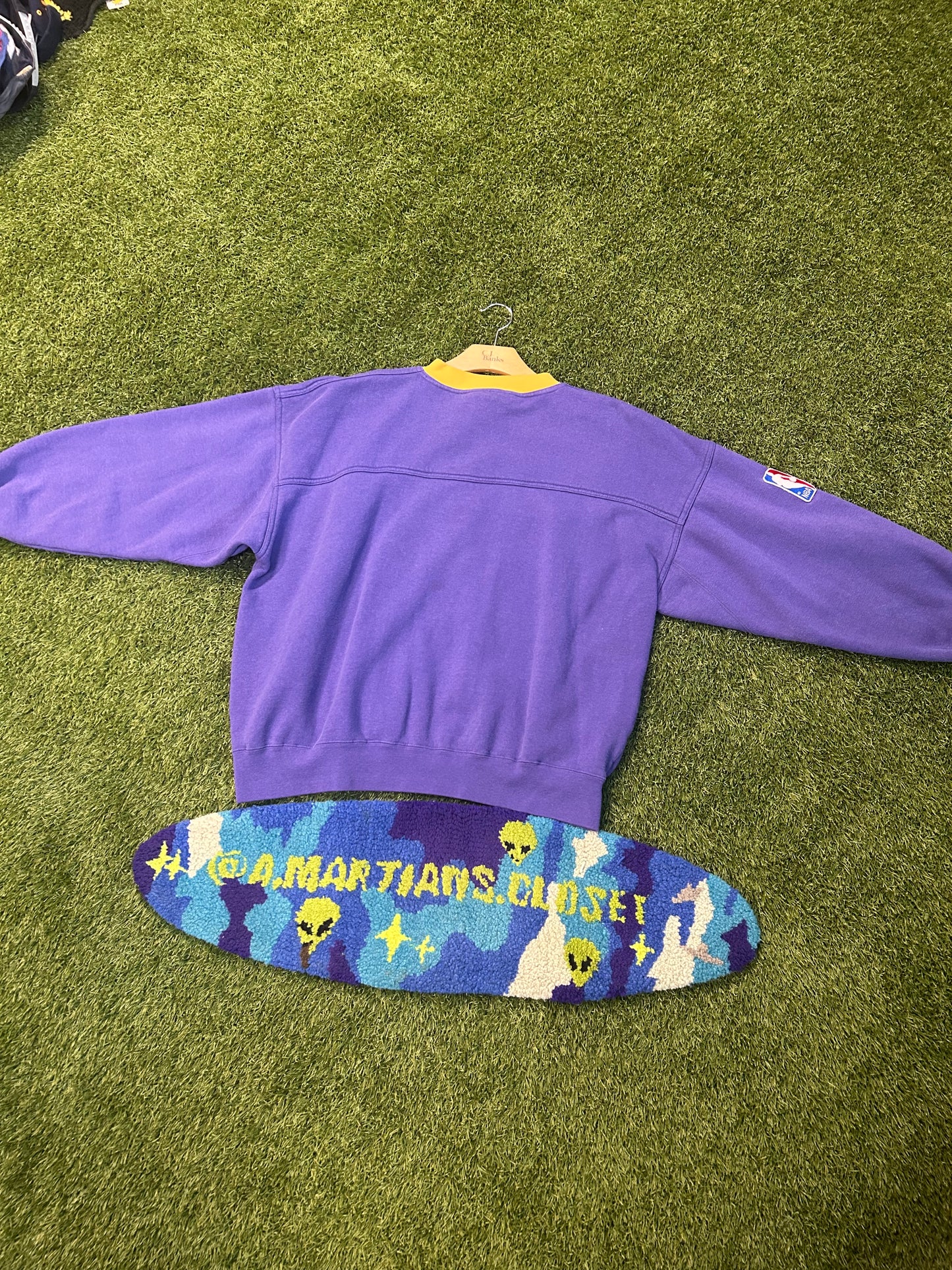 Vintage 90s Lee Sports Los Angeles Lakers Embroidered Crewneck