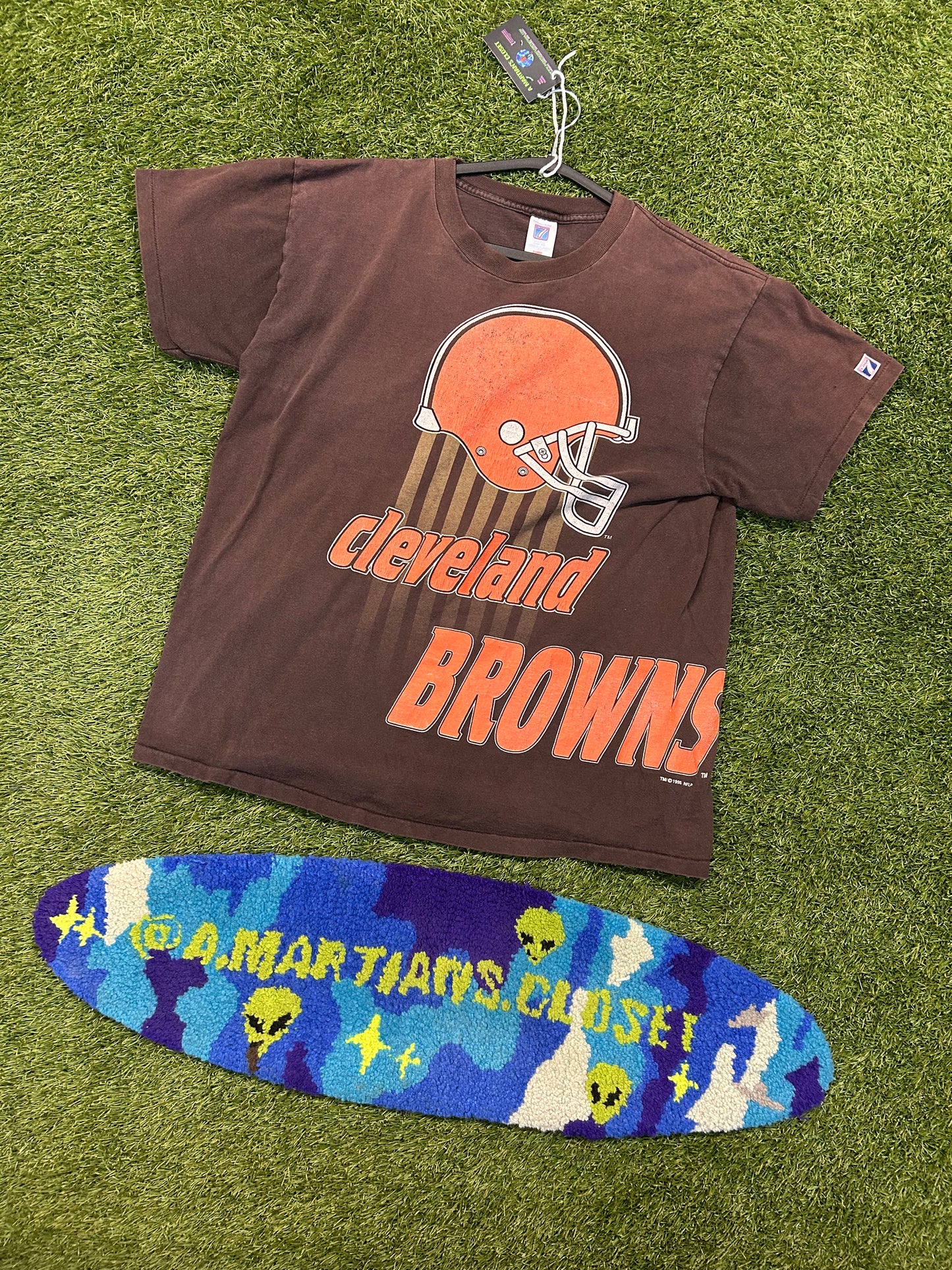 Vintage 1995 Logo7 Cleveland Browns Helmet Tee
