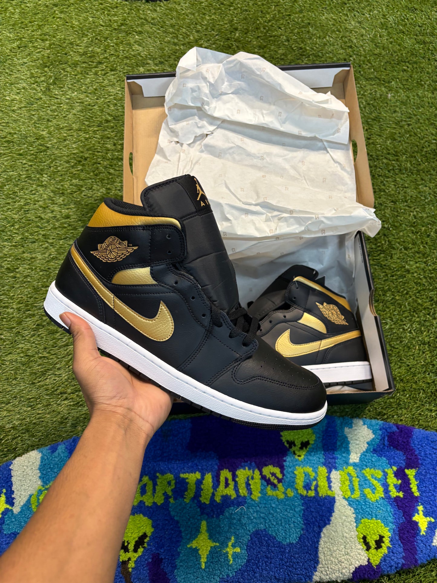 Air Jordan 1 Mid “Metallic Gold”