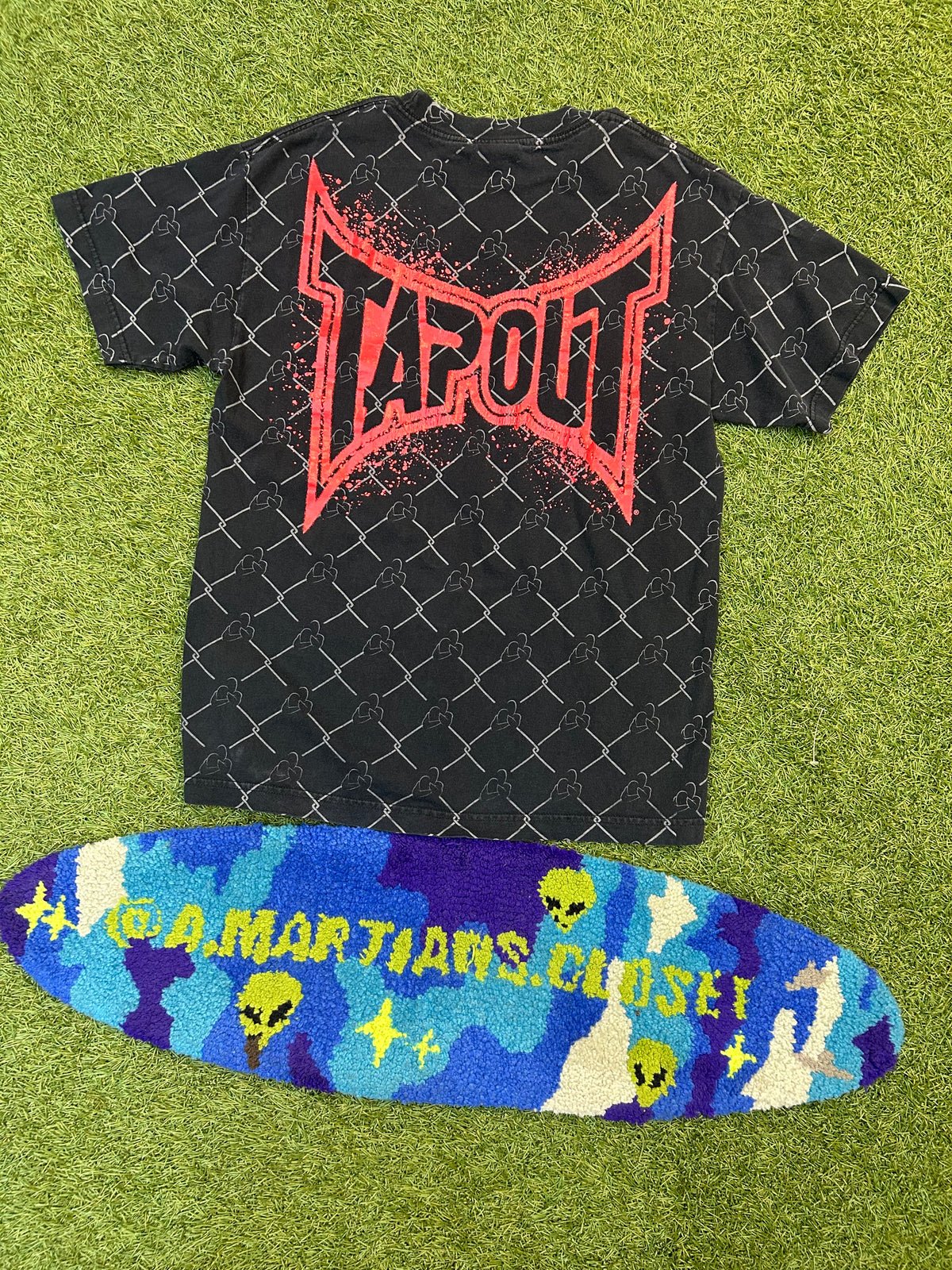 Y2K Tapout Chain Link Cage Logo Tee