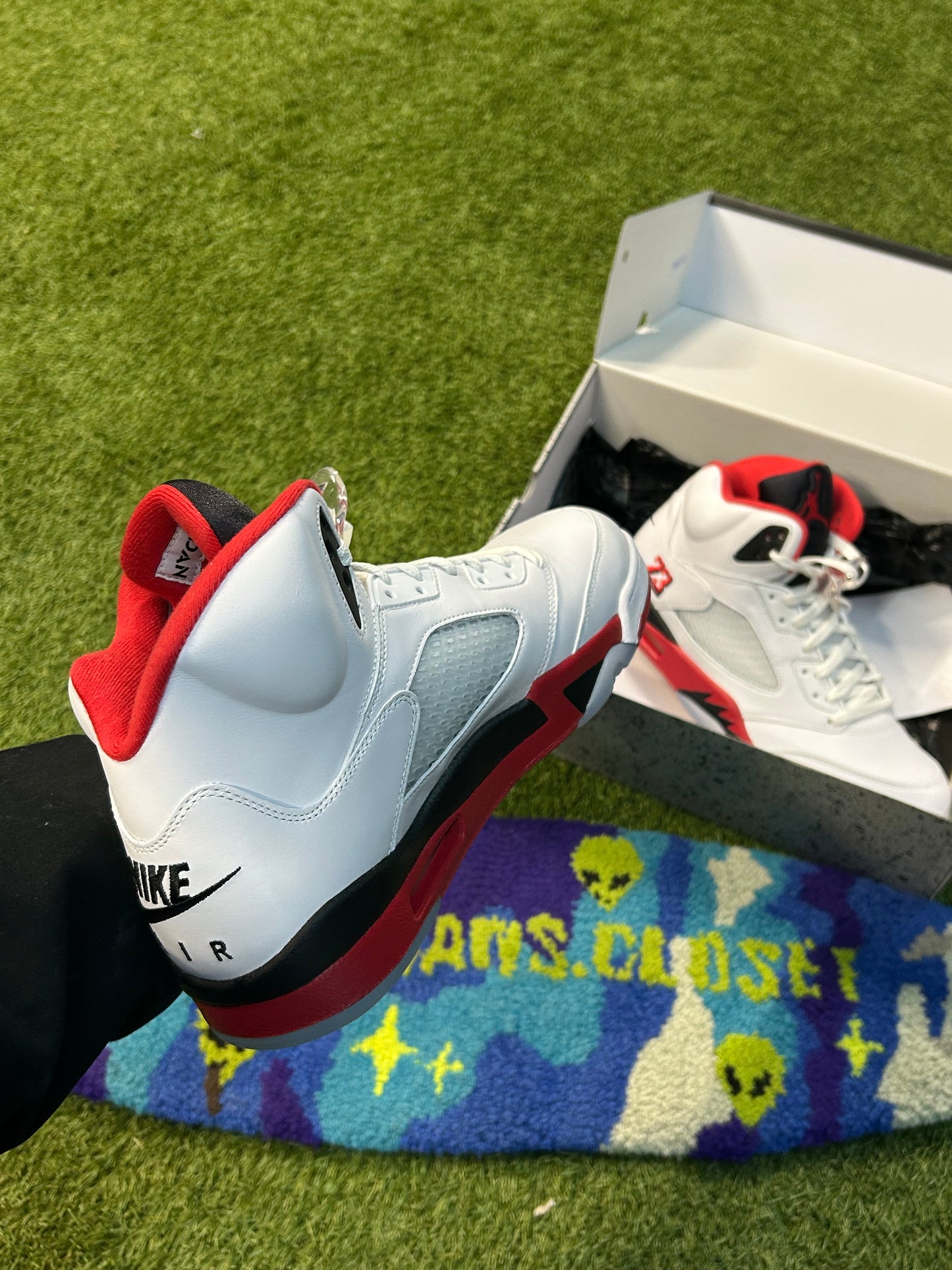 Jordan Retro 5 Fire Red Black Tongue(2025)