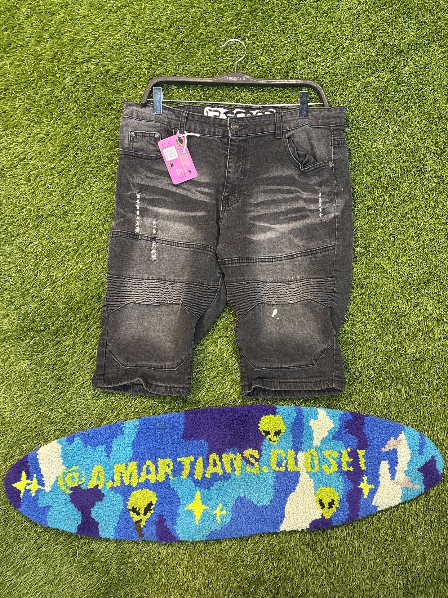 LR Scoop Black Jean Shorts Size 36