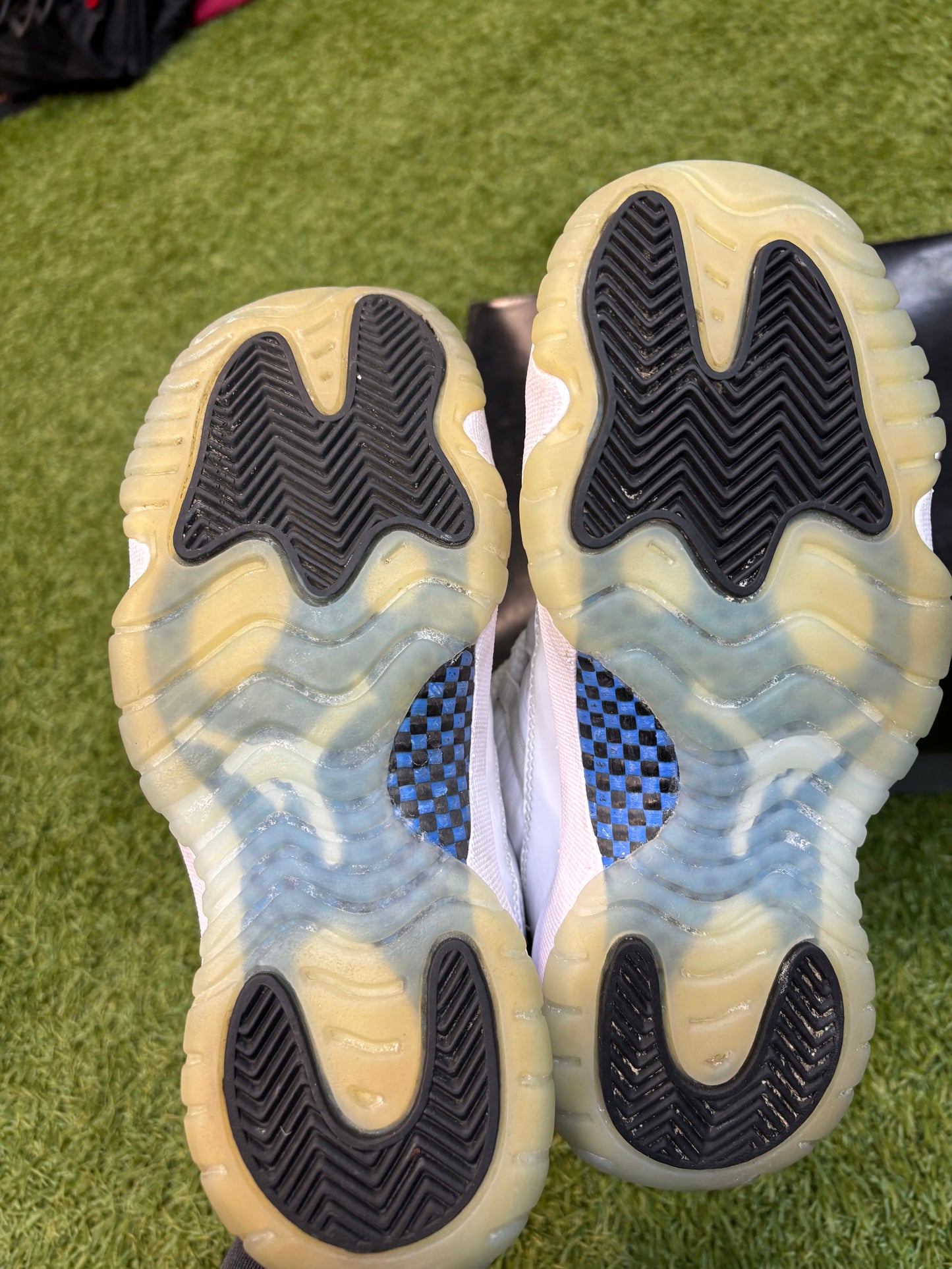 Jordan retro 11 legend blue low(Used)