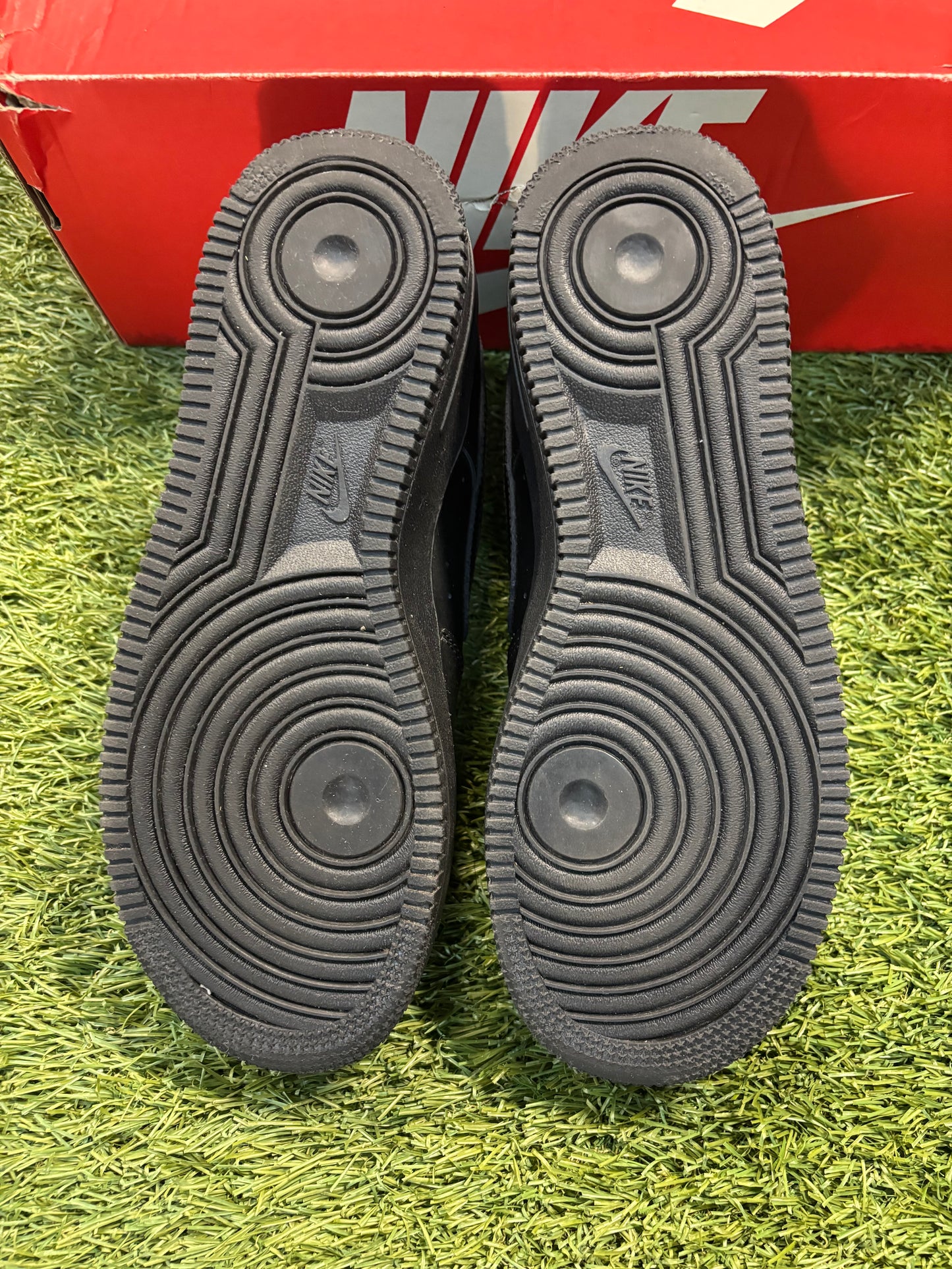 Nike black Air Force one size 6.5y