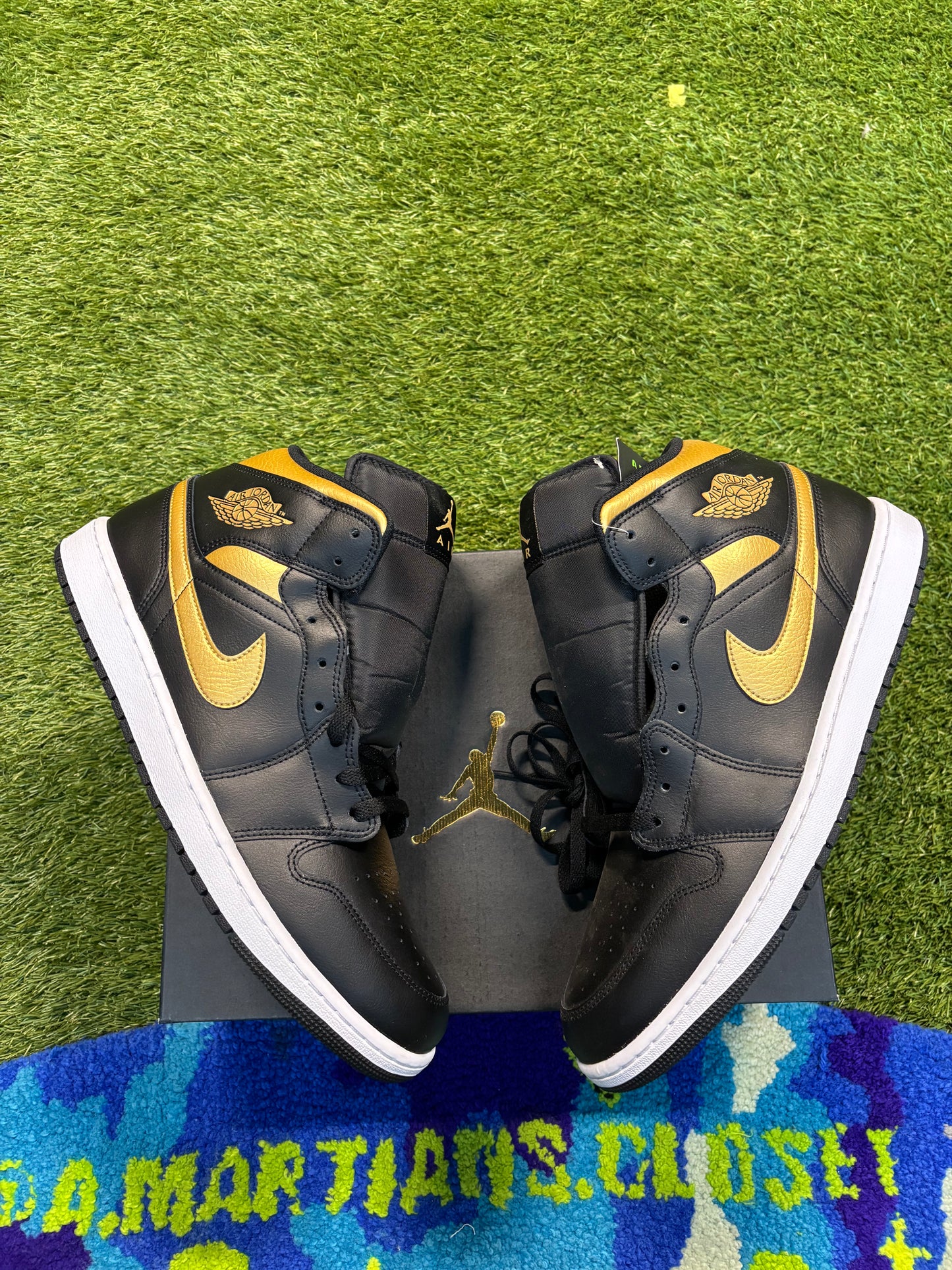 Air Jordan 1 Mid “Metallic Gold”