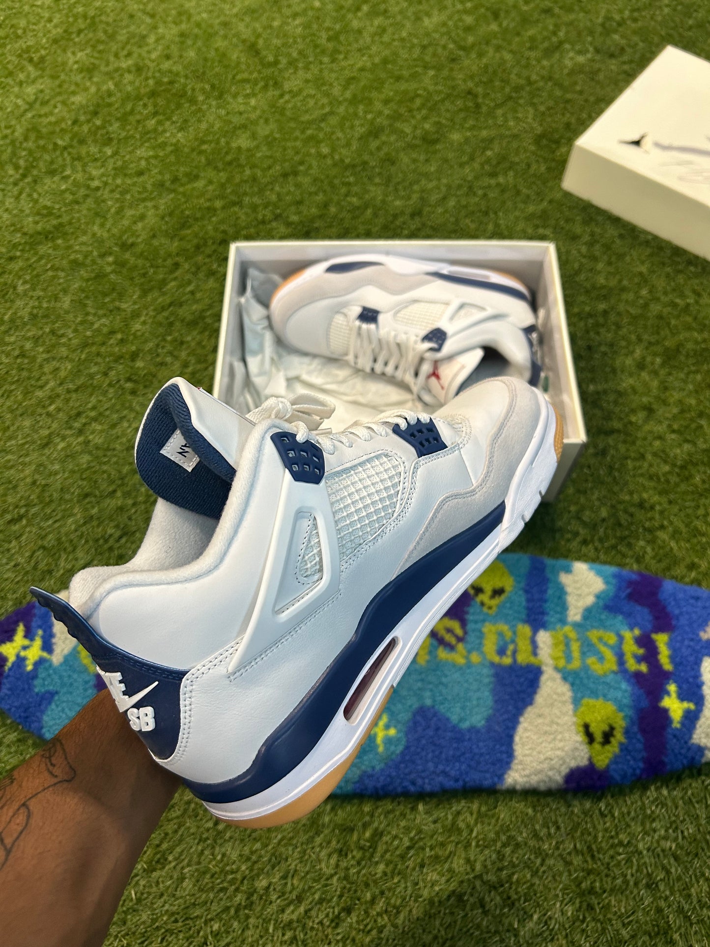 Jordan 4 Retro SB’s Navy