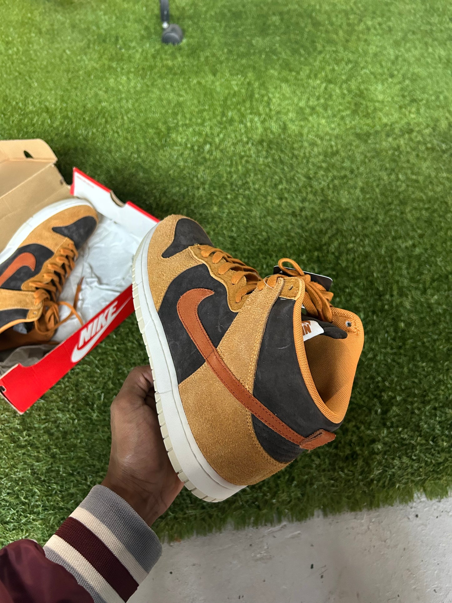 Nike Dunk High Premium Velvet Brown
