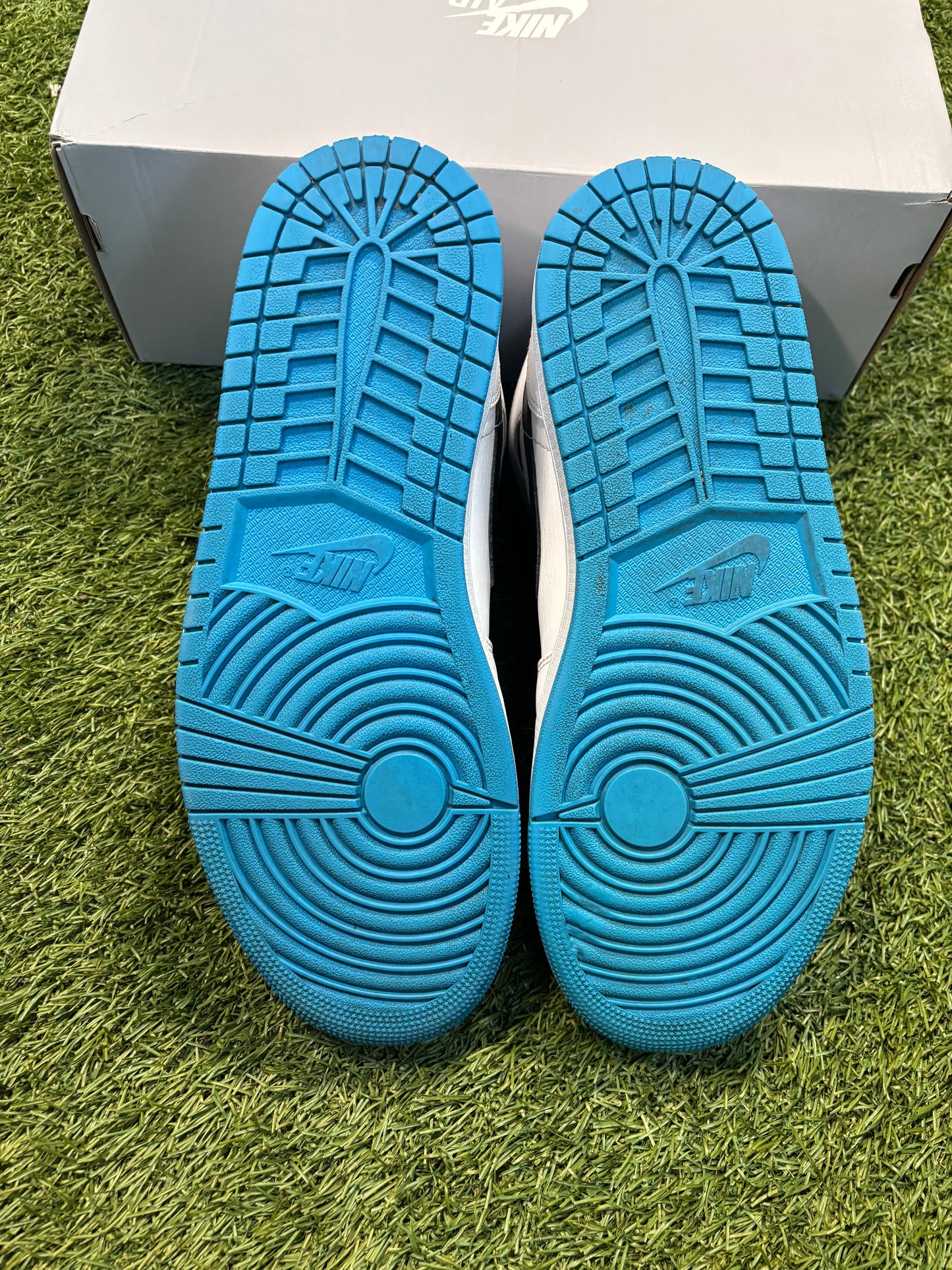 Jordan 1 mid “laser blue”