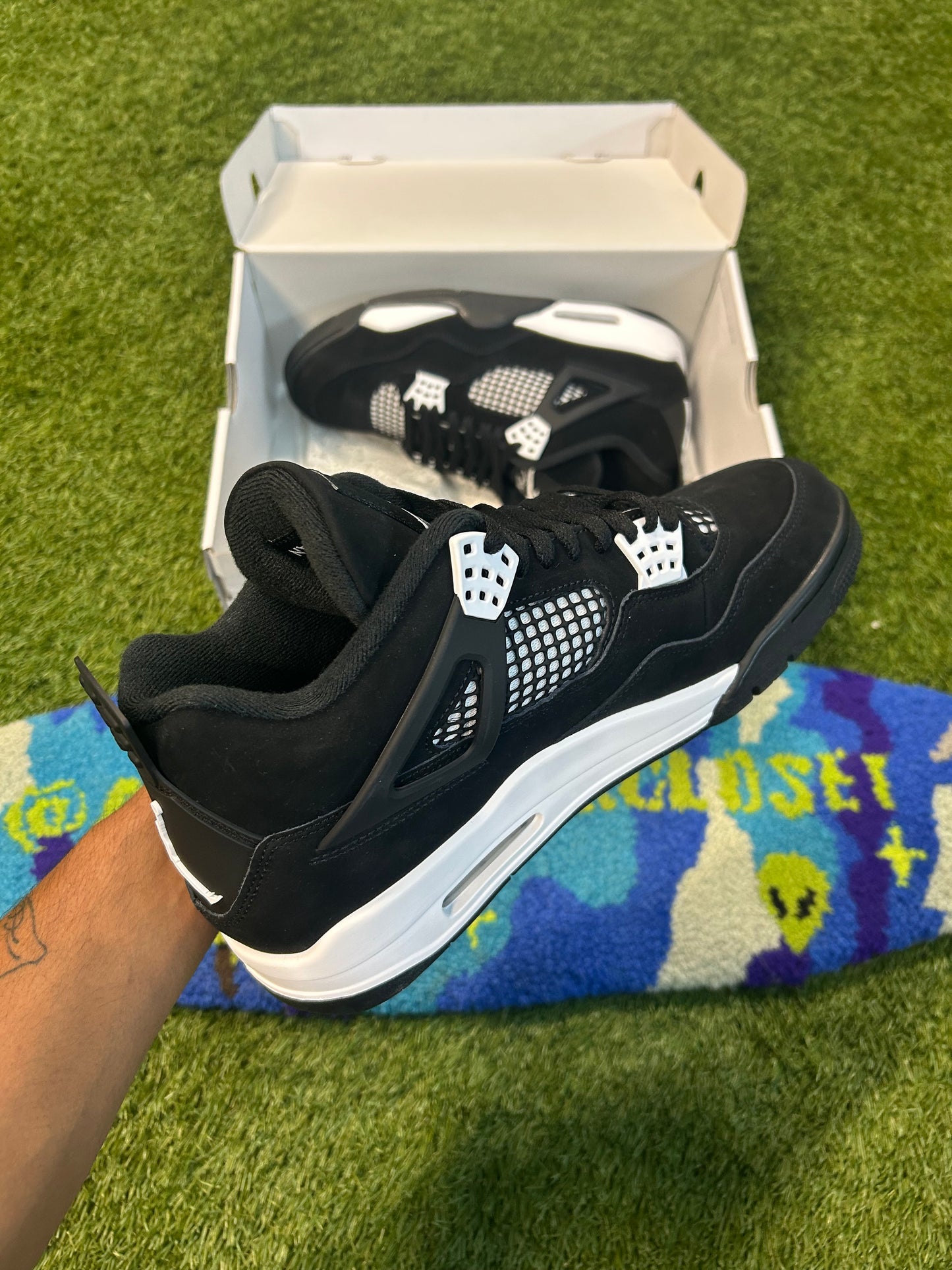Jordan 4 Retro White Thunder