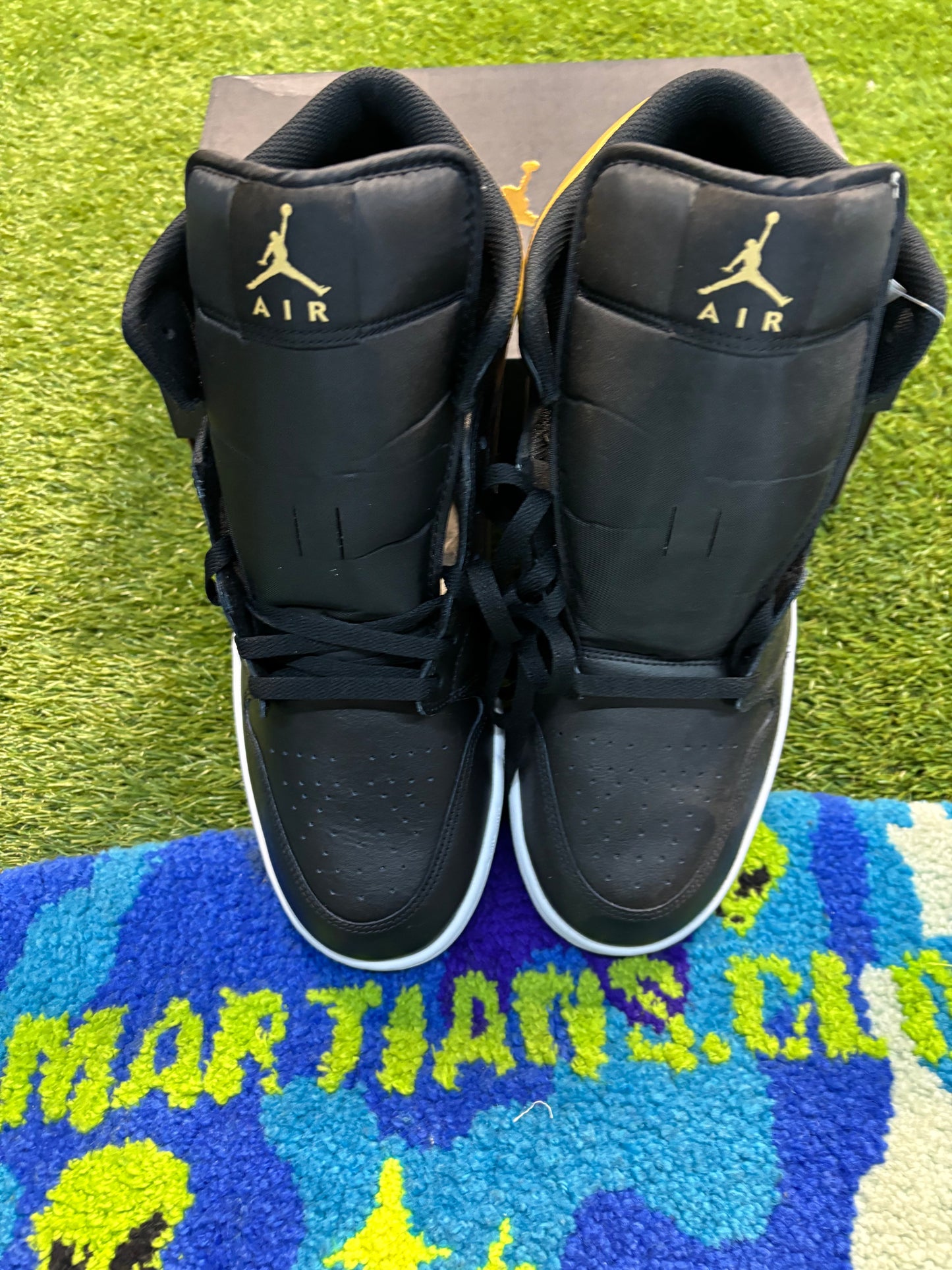 Air Jordan 1 Mid “Metallic Gold”