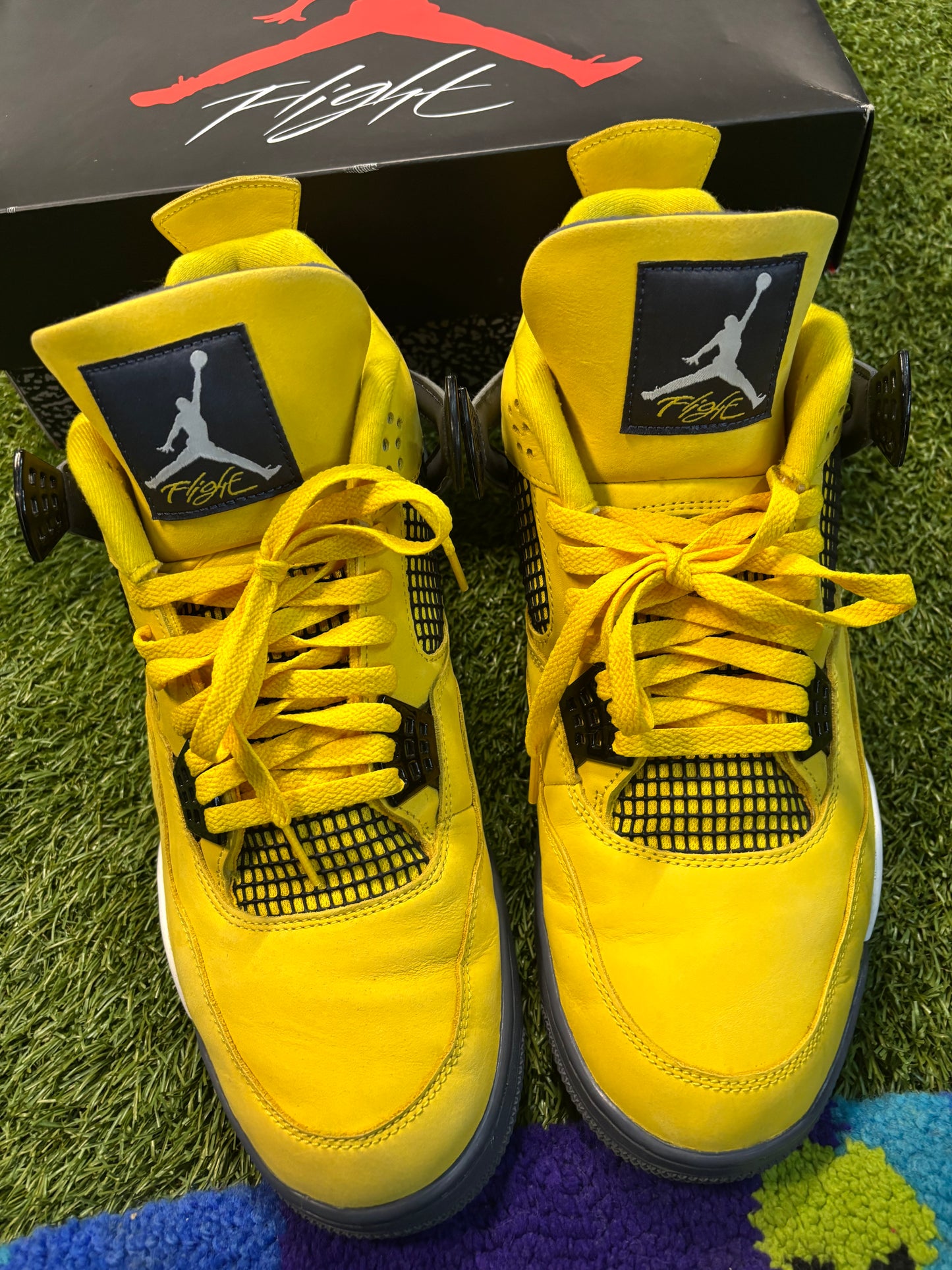 Jordan retro 4 lightning