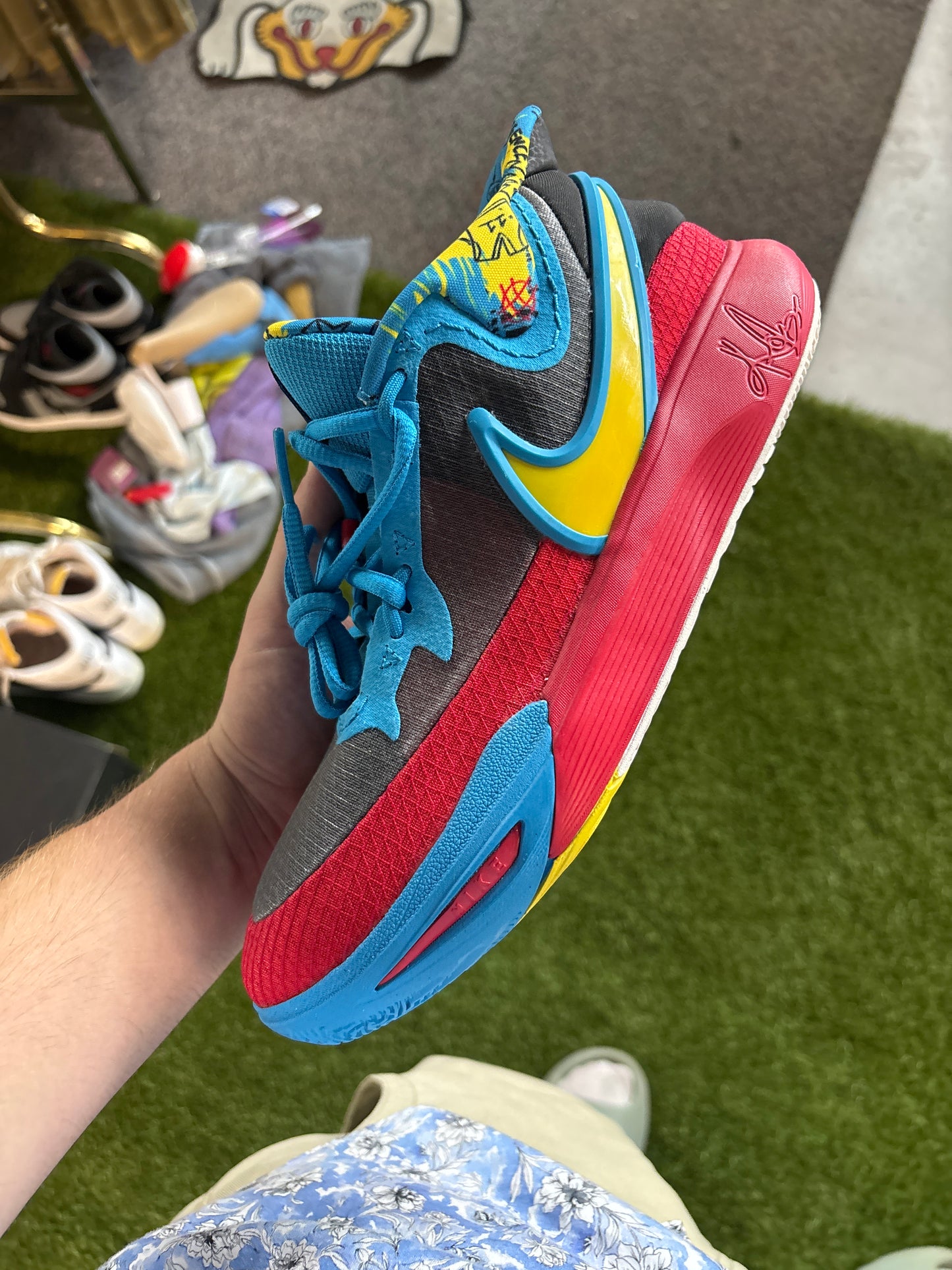 Nike Kyrie 8 GS size 7y