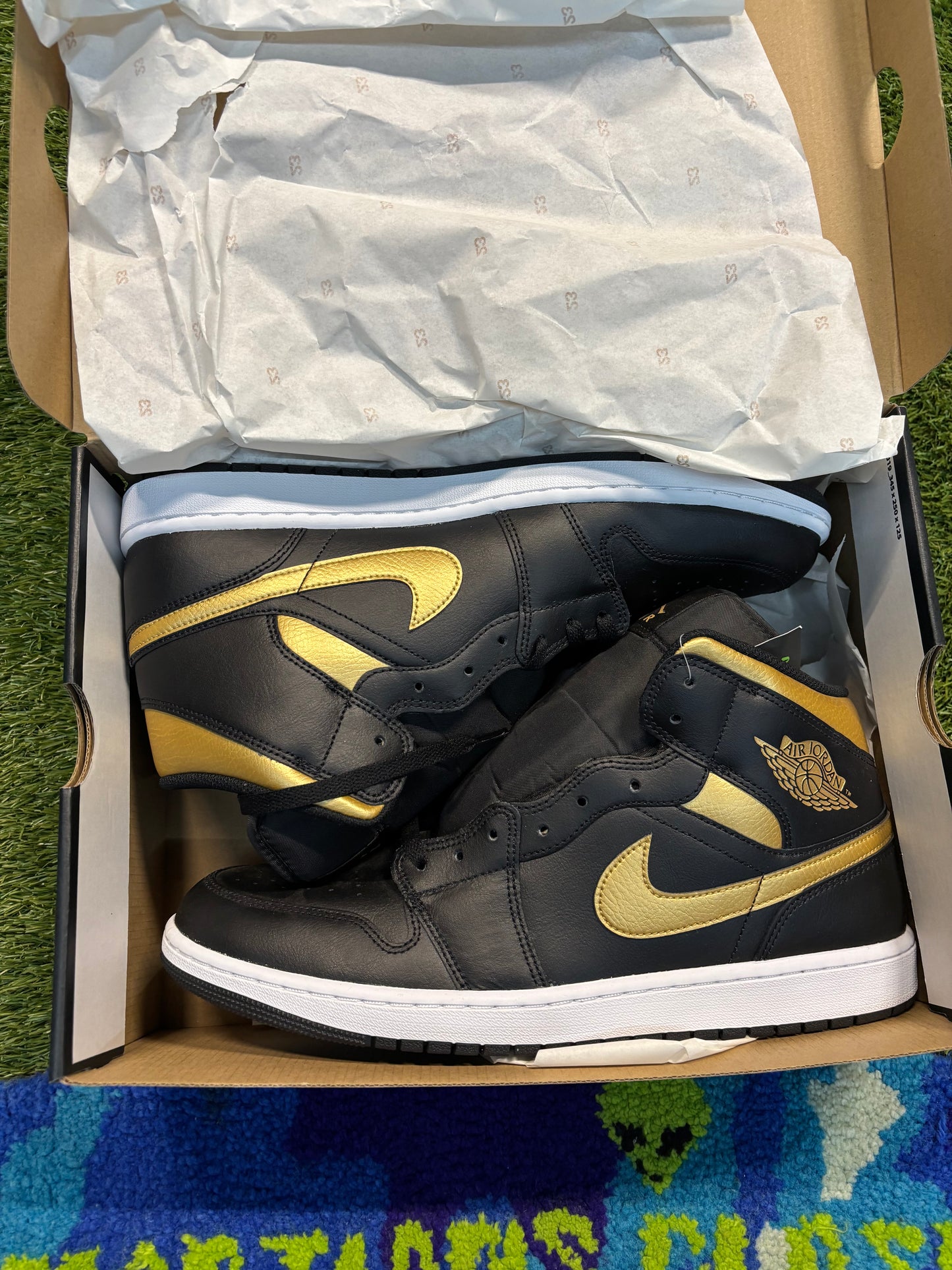 Air Jordan 1 Mid “Metallic Gold”