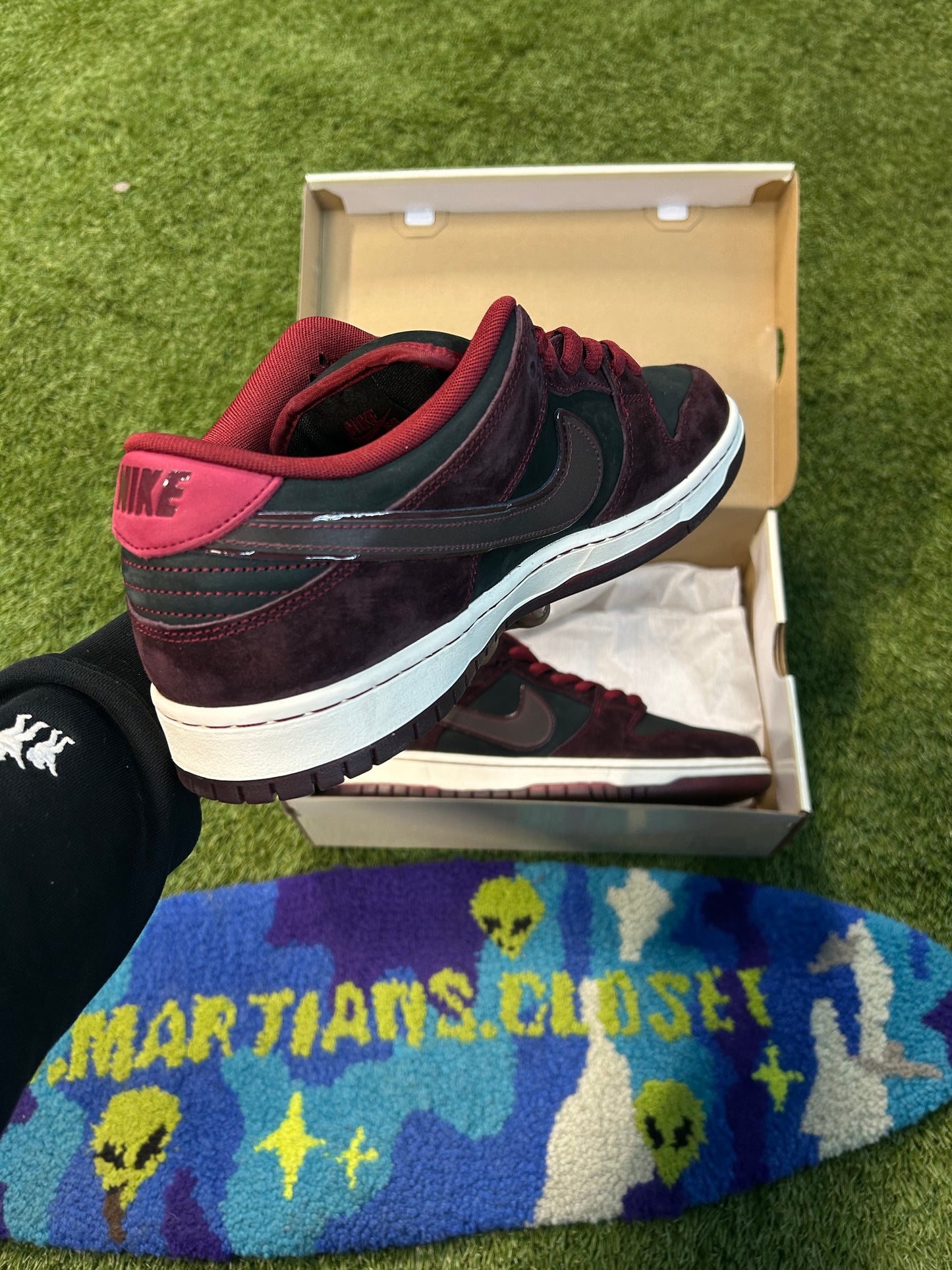 Nike SB Dunk Low Riot Skateshop