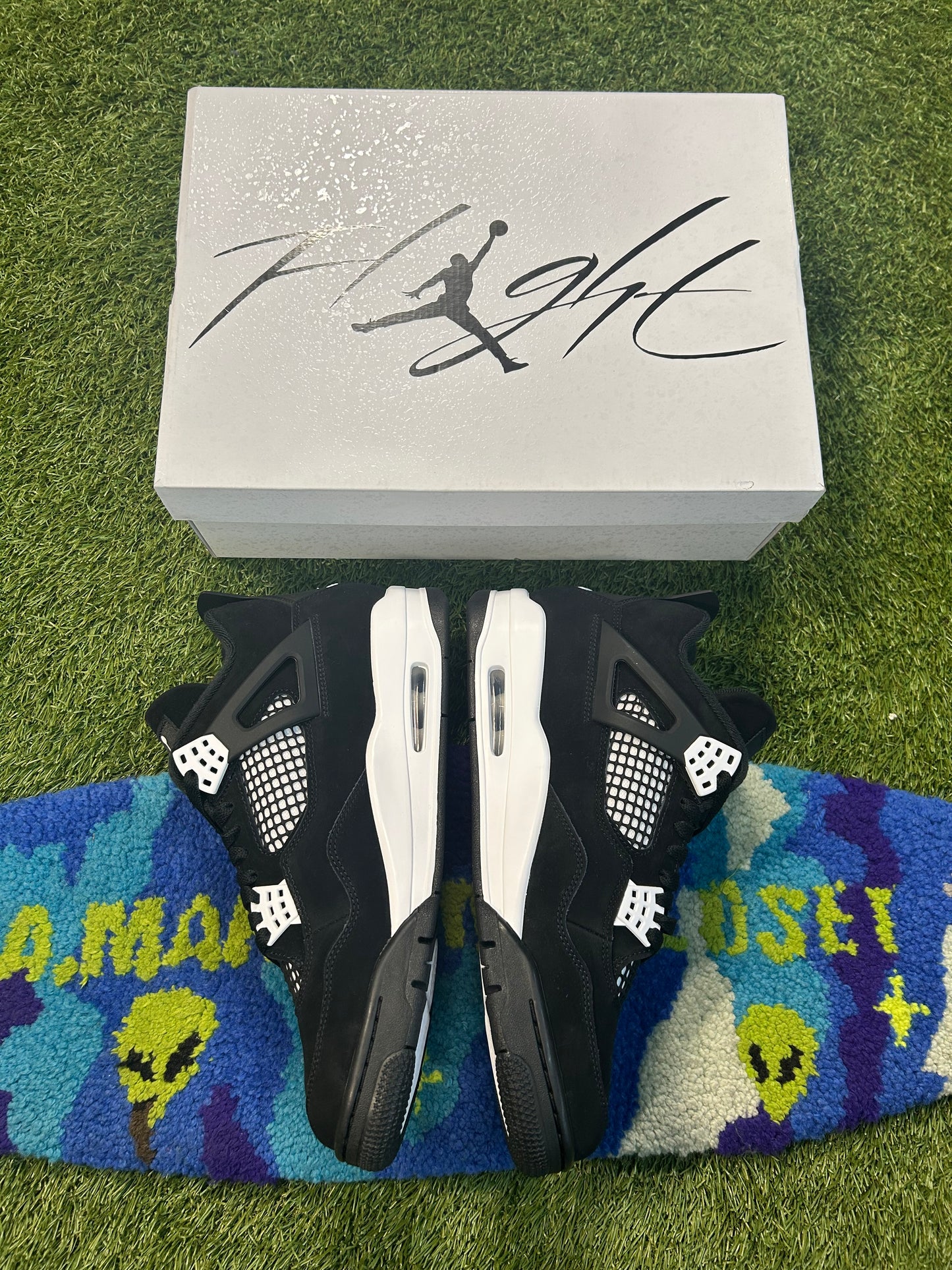Jordan 4 Retro White Thunder
