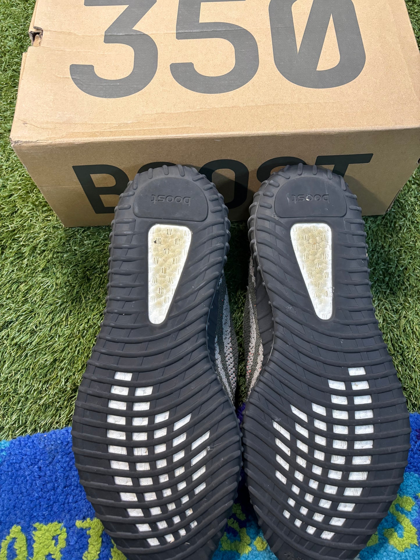 Yeezy boost 350 v2 carbon beluga