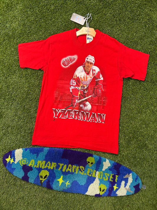 Vintage 90s Detroit Red Wings Yzerman Tee