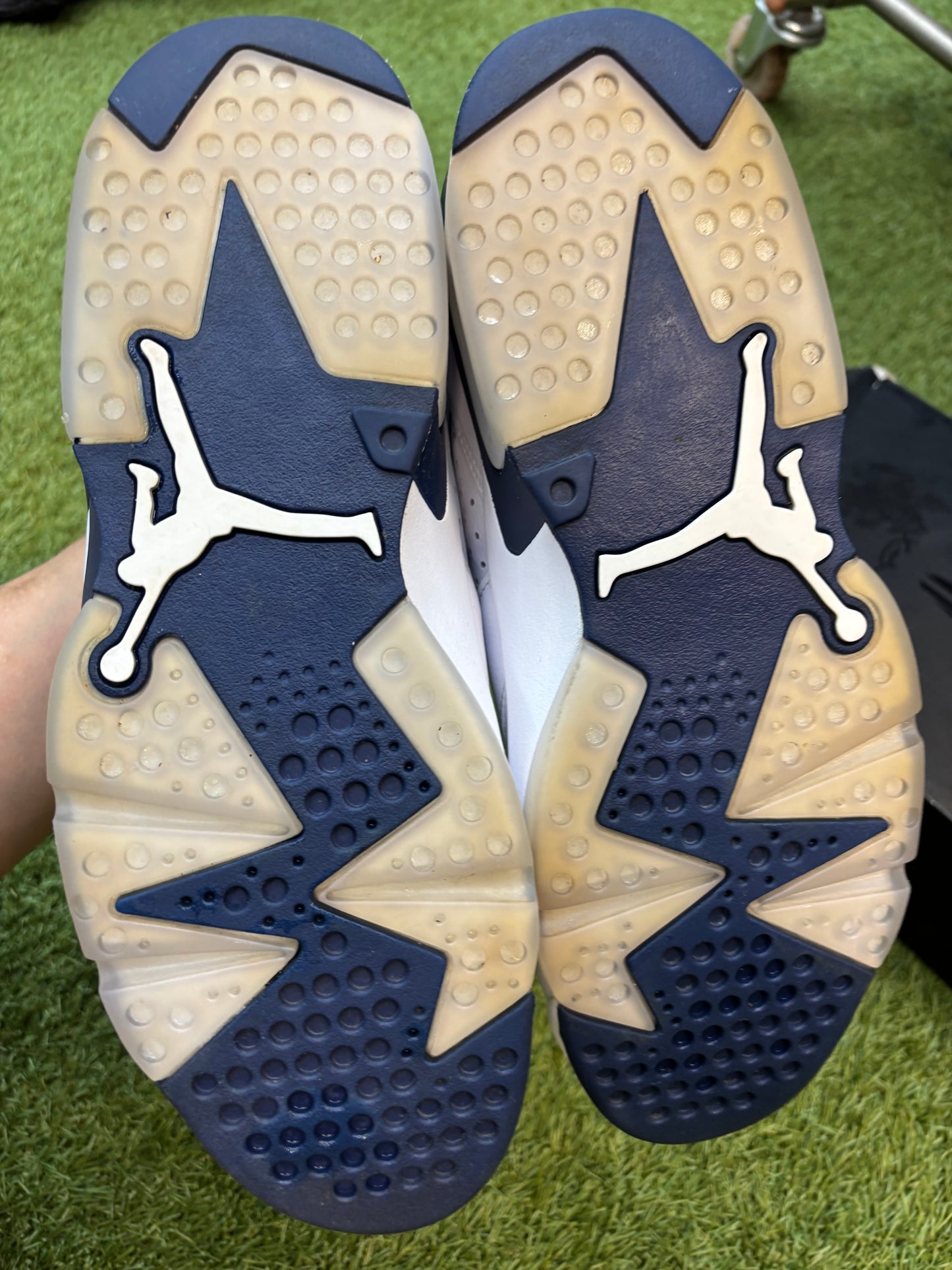 Jordan Retro 6 “ midnight navy”