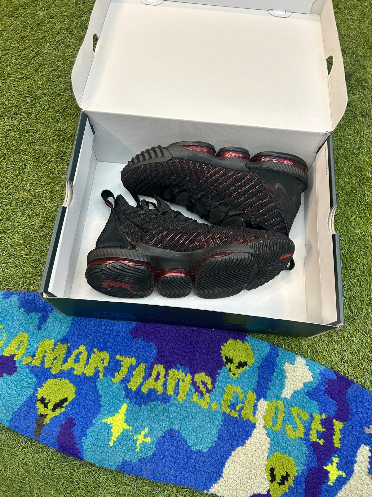 Nike LeBron 16 Fresh Bred Black