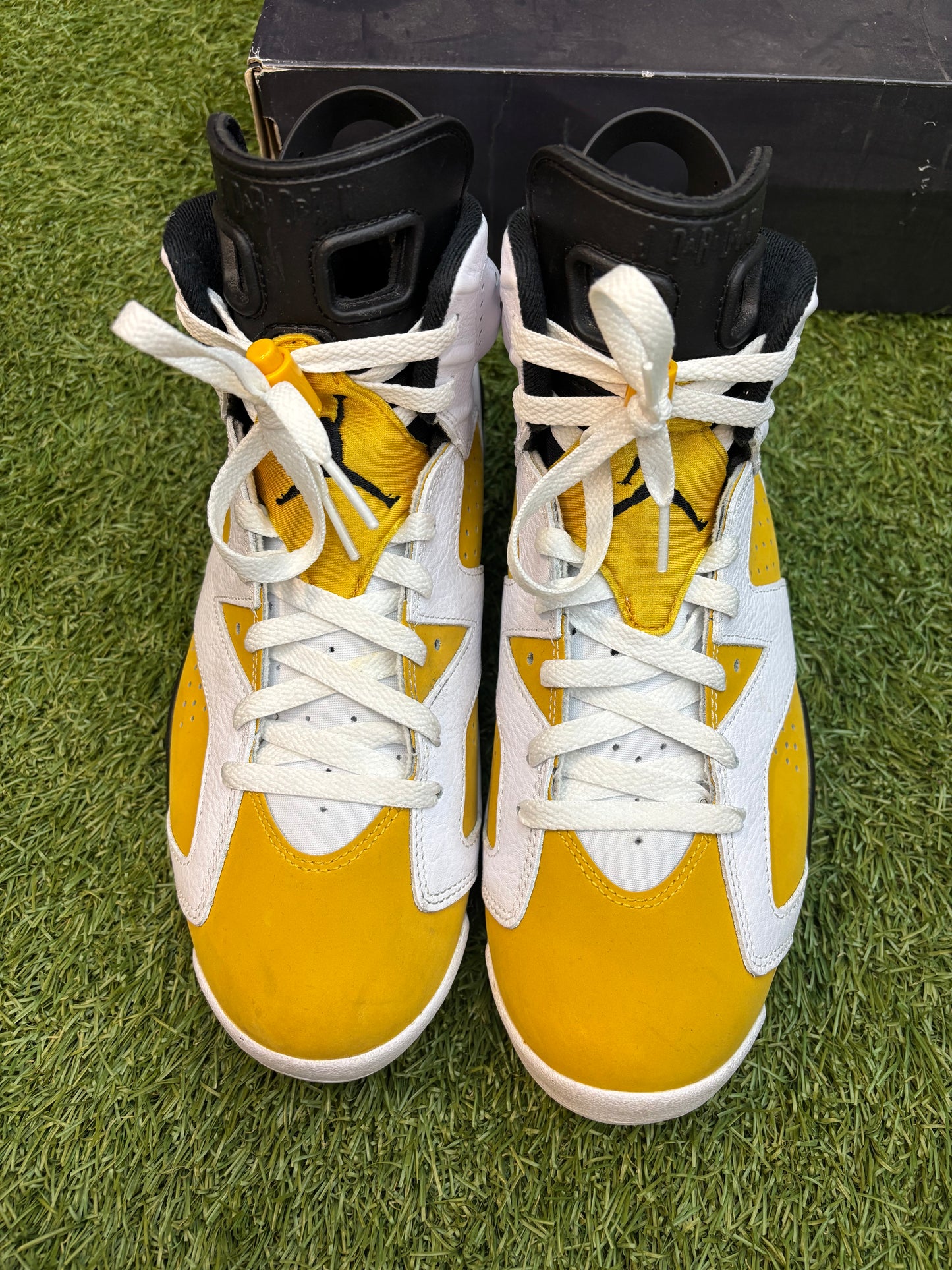 Jordan retro 6 “yellow ochre” size 10.5