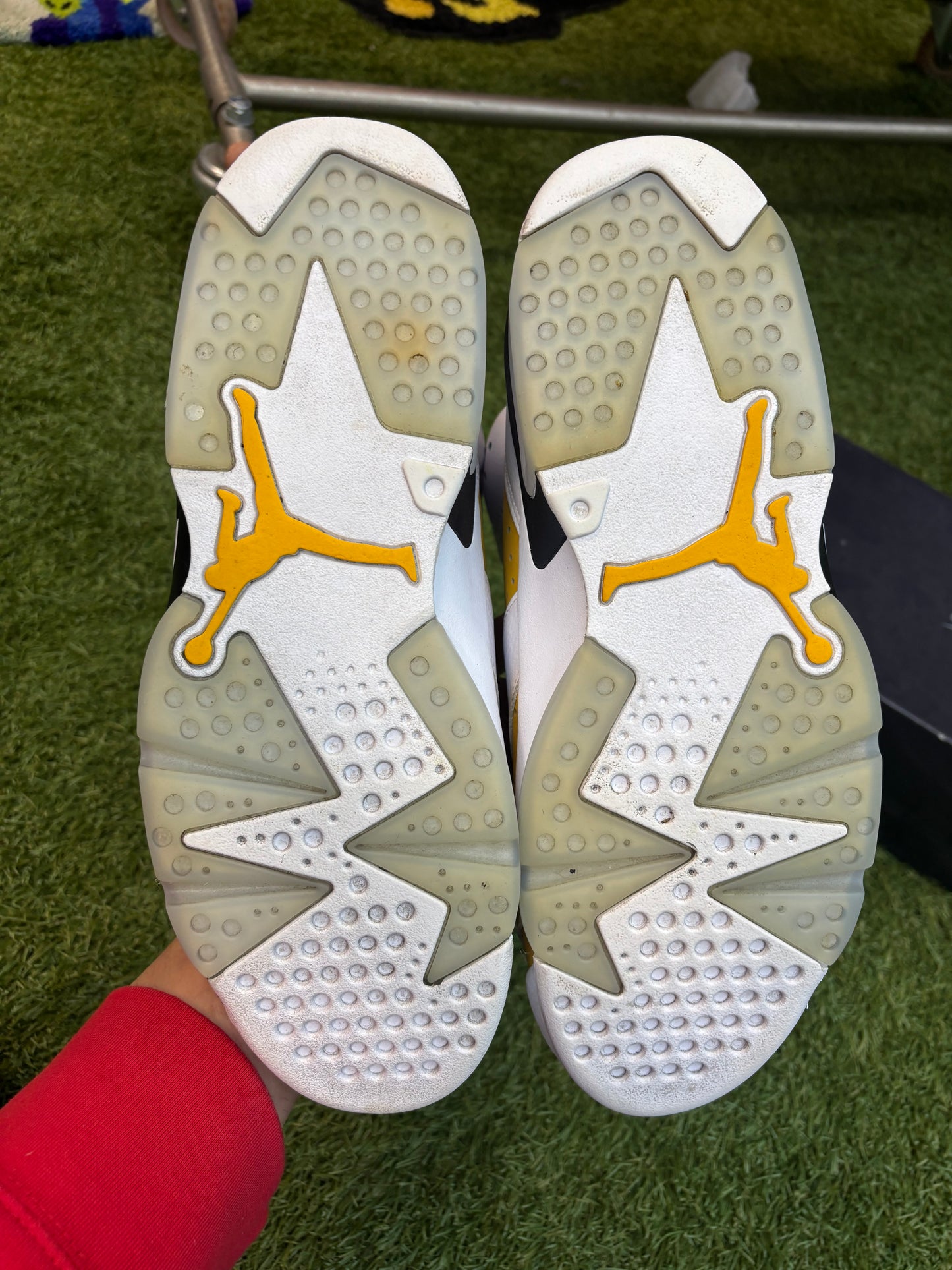 Jordan retro 6 “yellow ochre” size 10.5