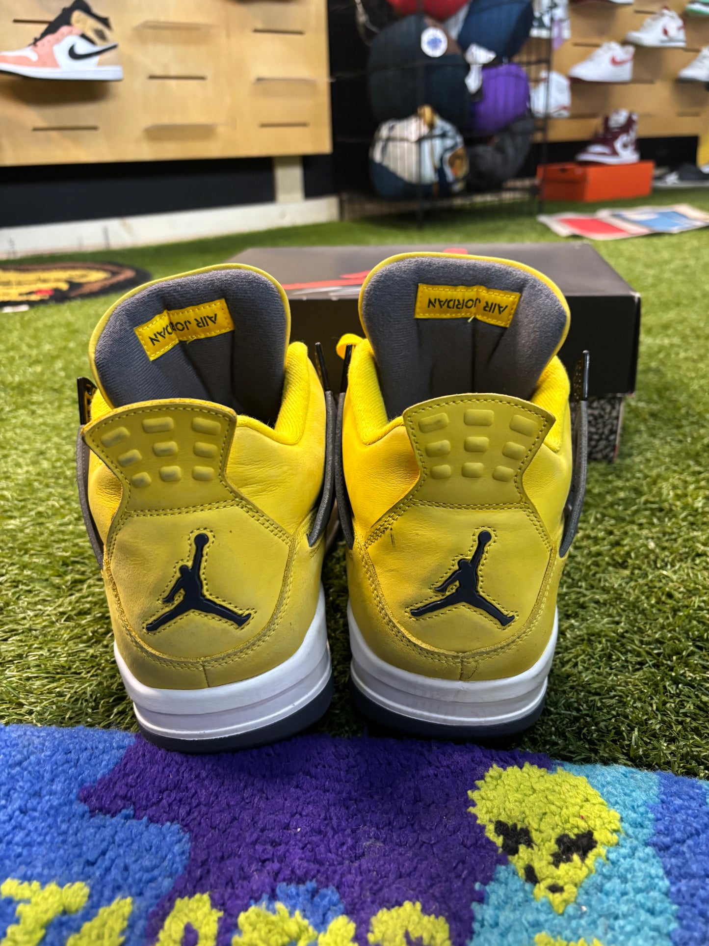 Jordan retro 4 lightning