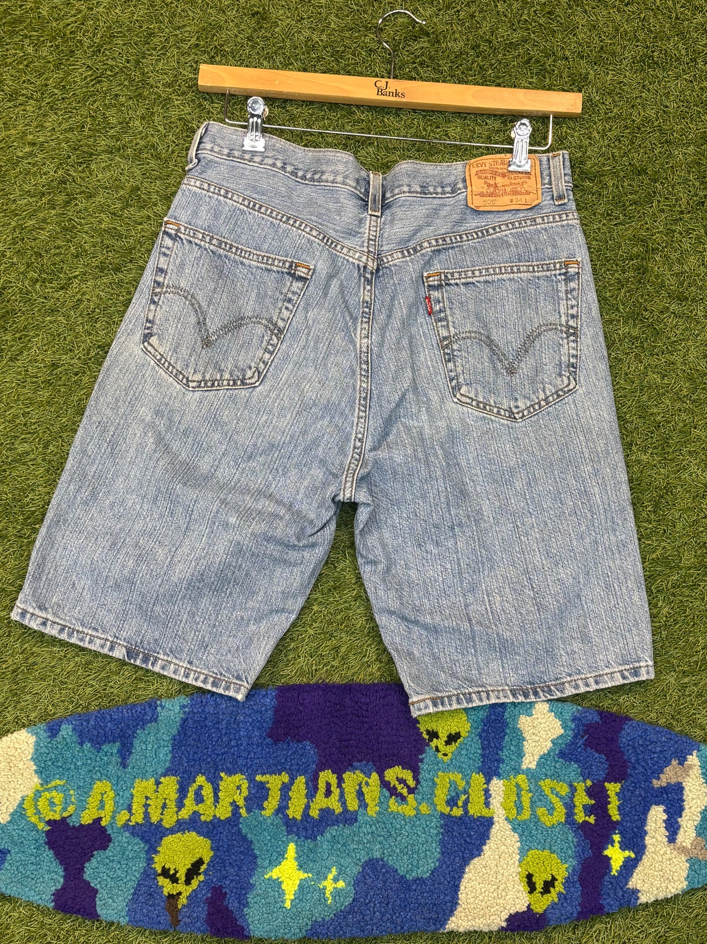 Women’s Light Wash Levi Jorts