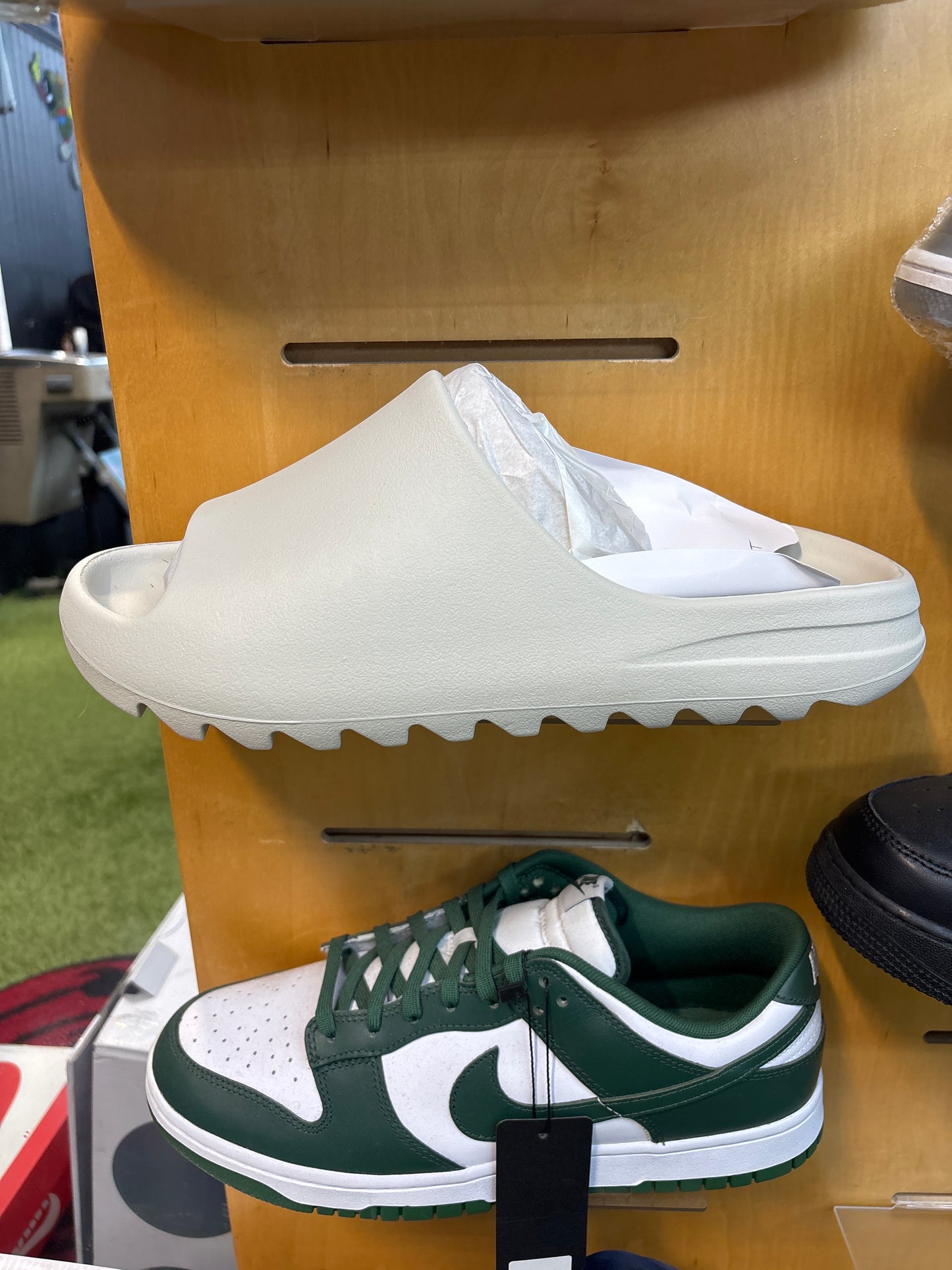 YS-01 SLIDE CREAM NEW SIZE 14 MENS MT