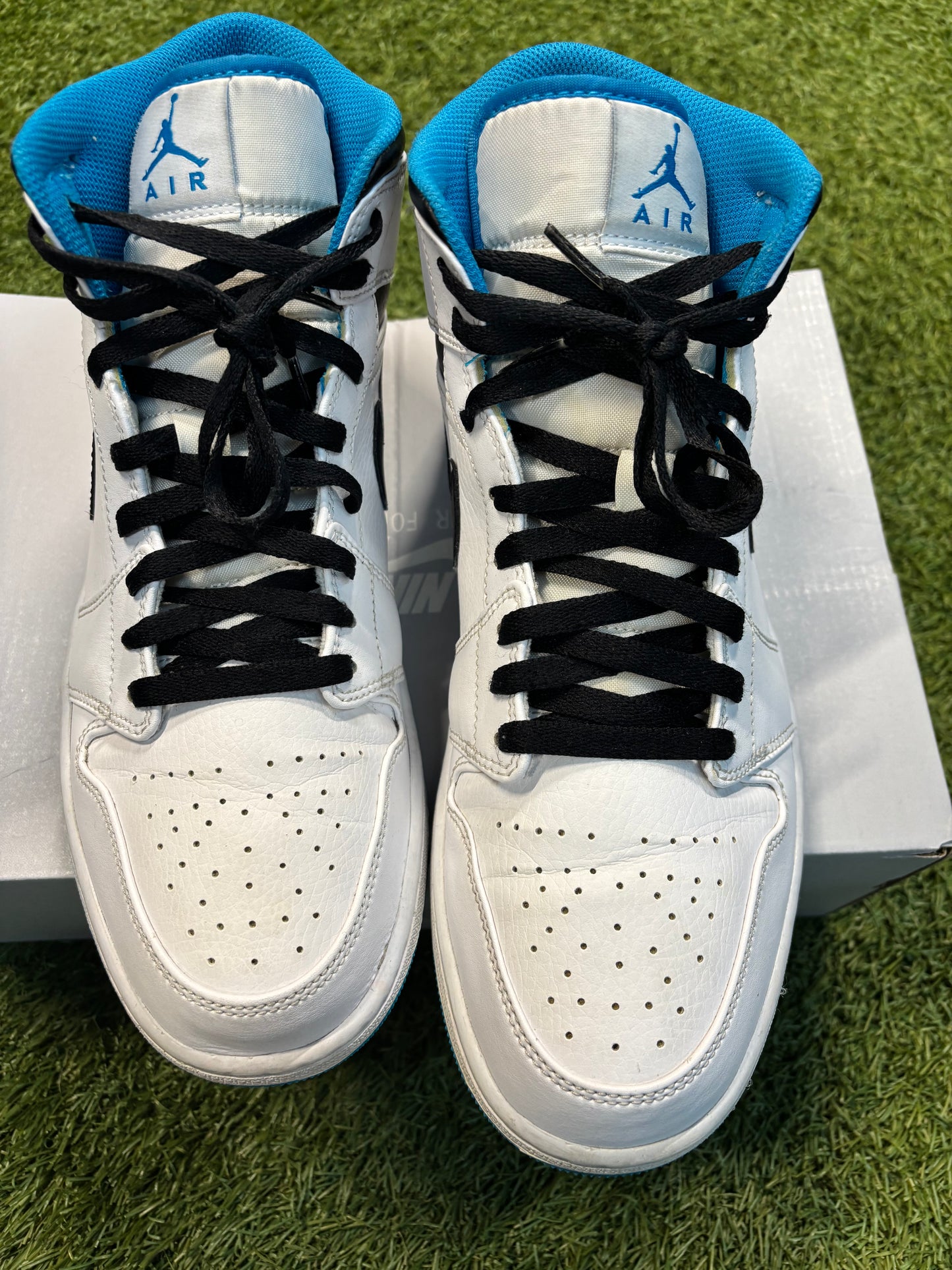 Jordan 1 mid “laser blue”