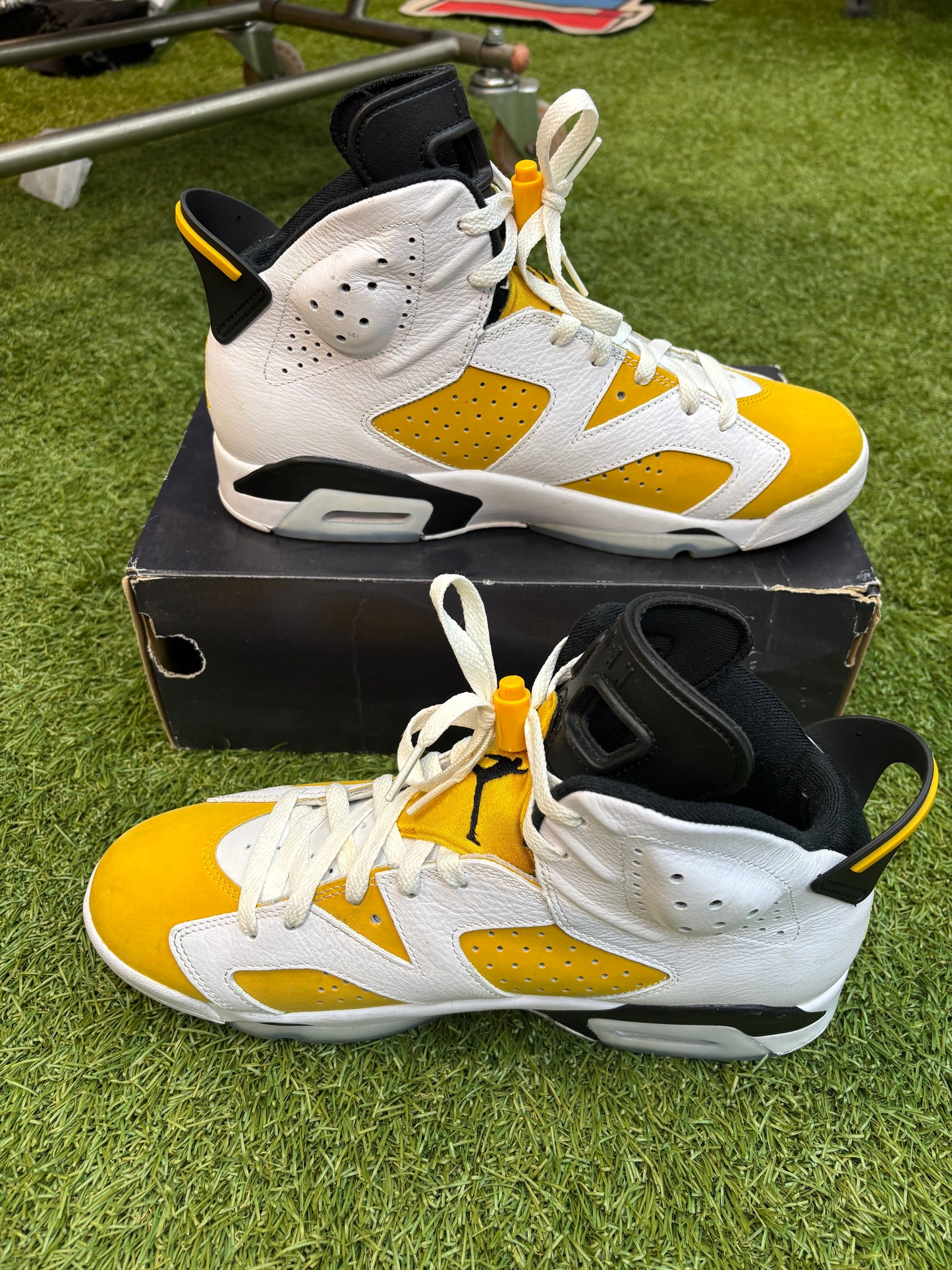 Jordan retro 6 “yellow ochre” size 10.5