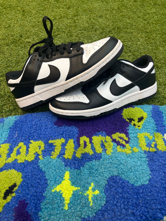 Nike Panda Dunks