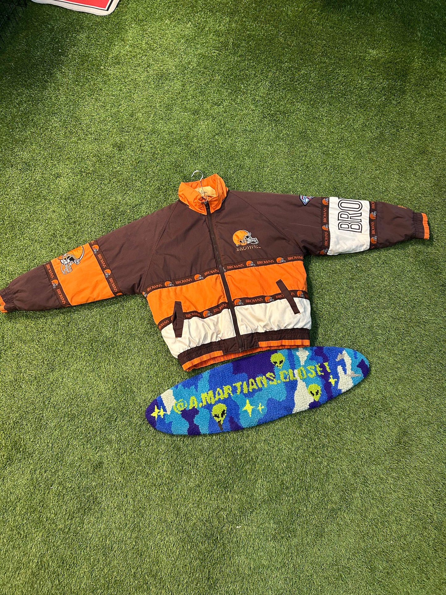 Rare Vintage Pro Player Cleveland Browns NFL Puffer Jacket