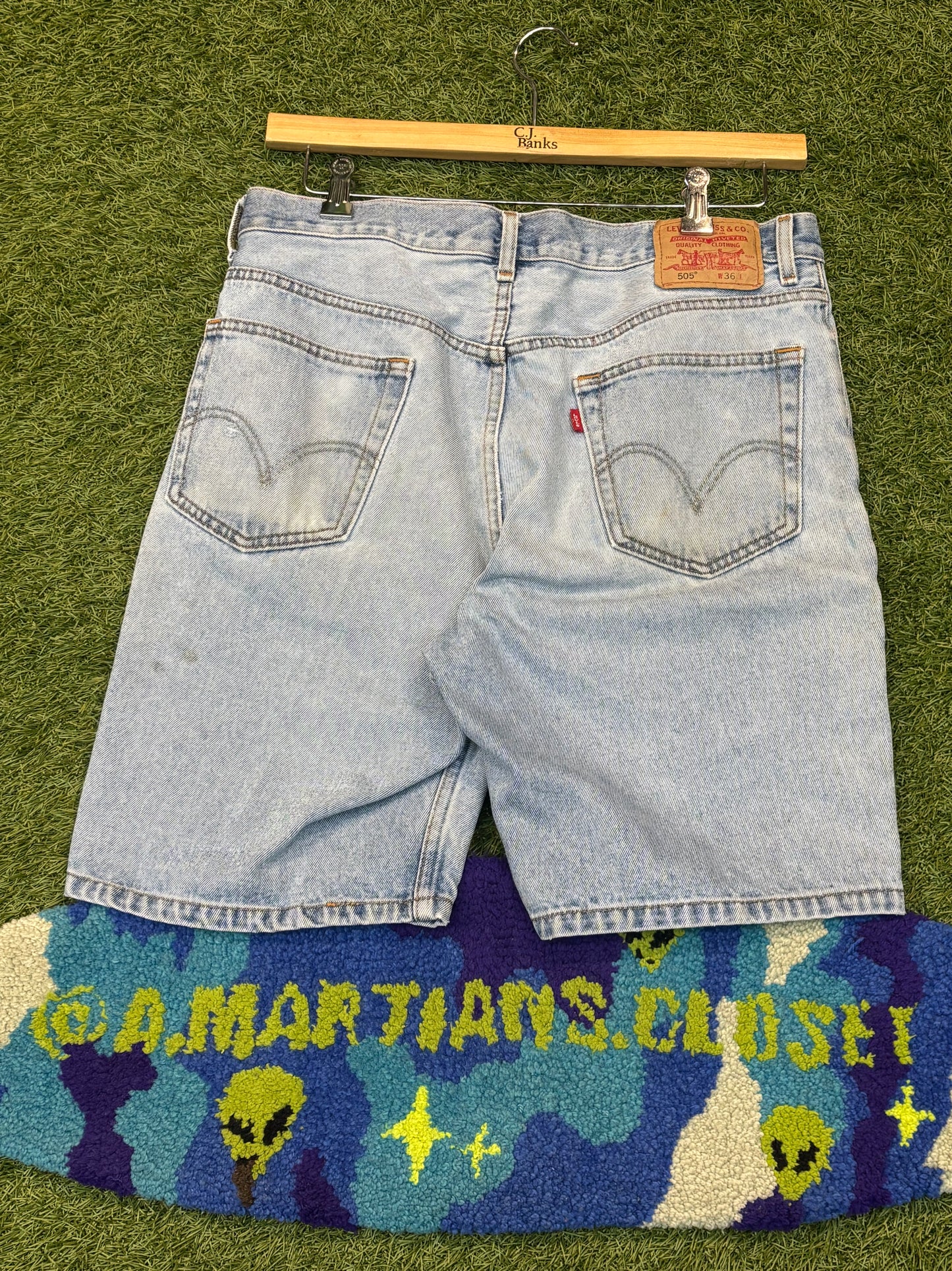 Women’s Vintage Light Wash Levi Jorts