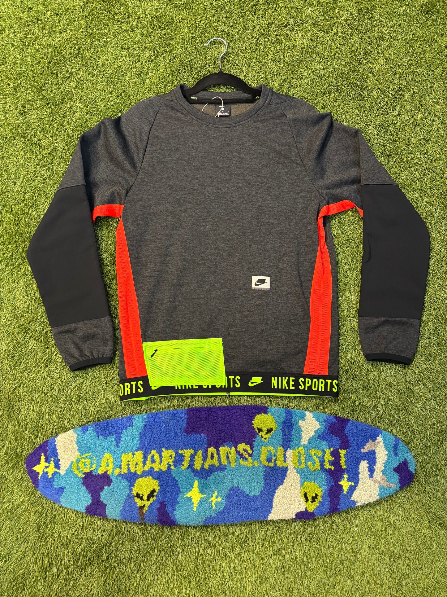 Dark Grey/Red/Lime Green Nike Sports Long Sleeve Size Small