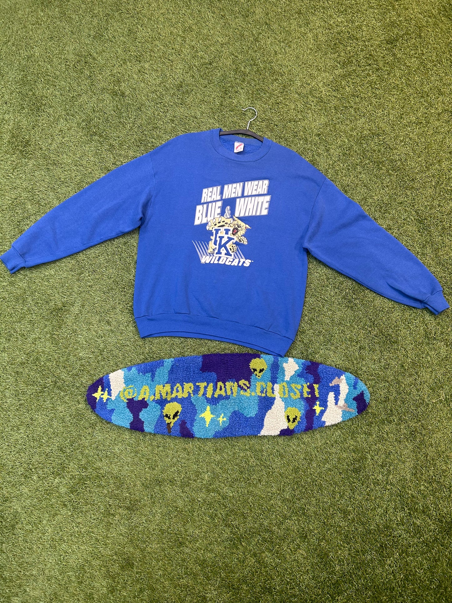Vintage 90s University Of Kentucky Wildcats Real Men Wear Blue & White Crewneck