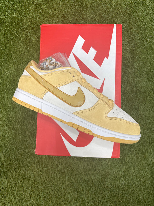 Nike dunk low celestial gold size 10 w/8.5m