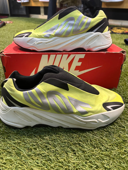 Adidas Yeezy boost 700 MNVN Laceless phosphor size 11