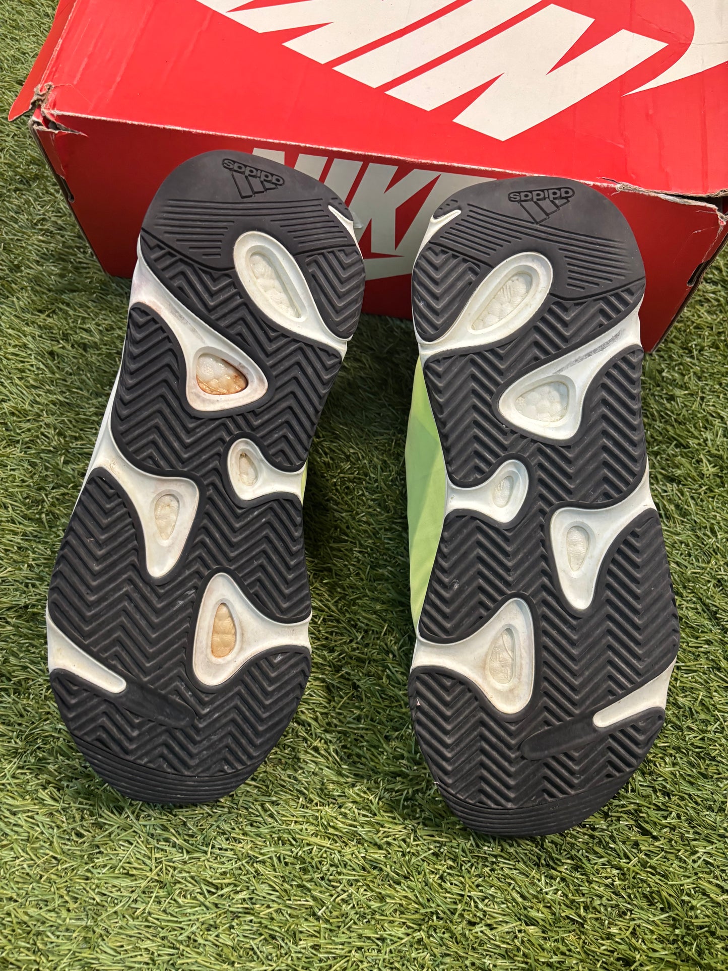 Adidas Yeezy boost 700 MNVN Laceless phosphor size 11