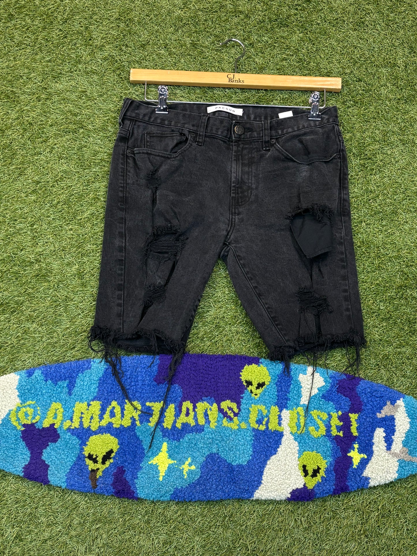 Men’s Pacsun Black Ripped Jorts