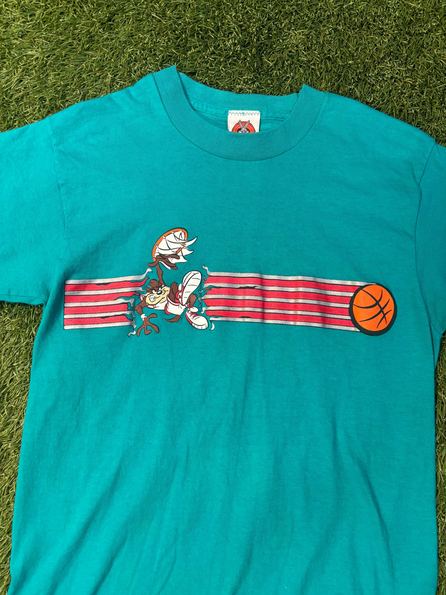Vintage 1998 Looney Tunes Tasmanian Devil Basketball Tee