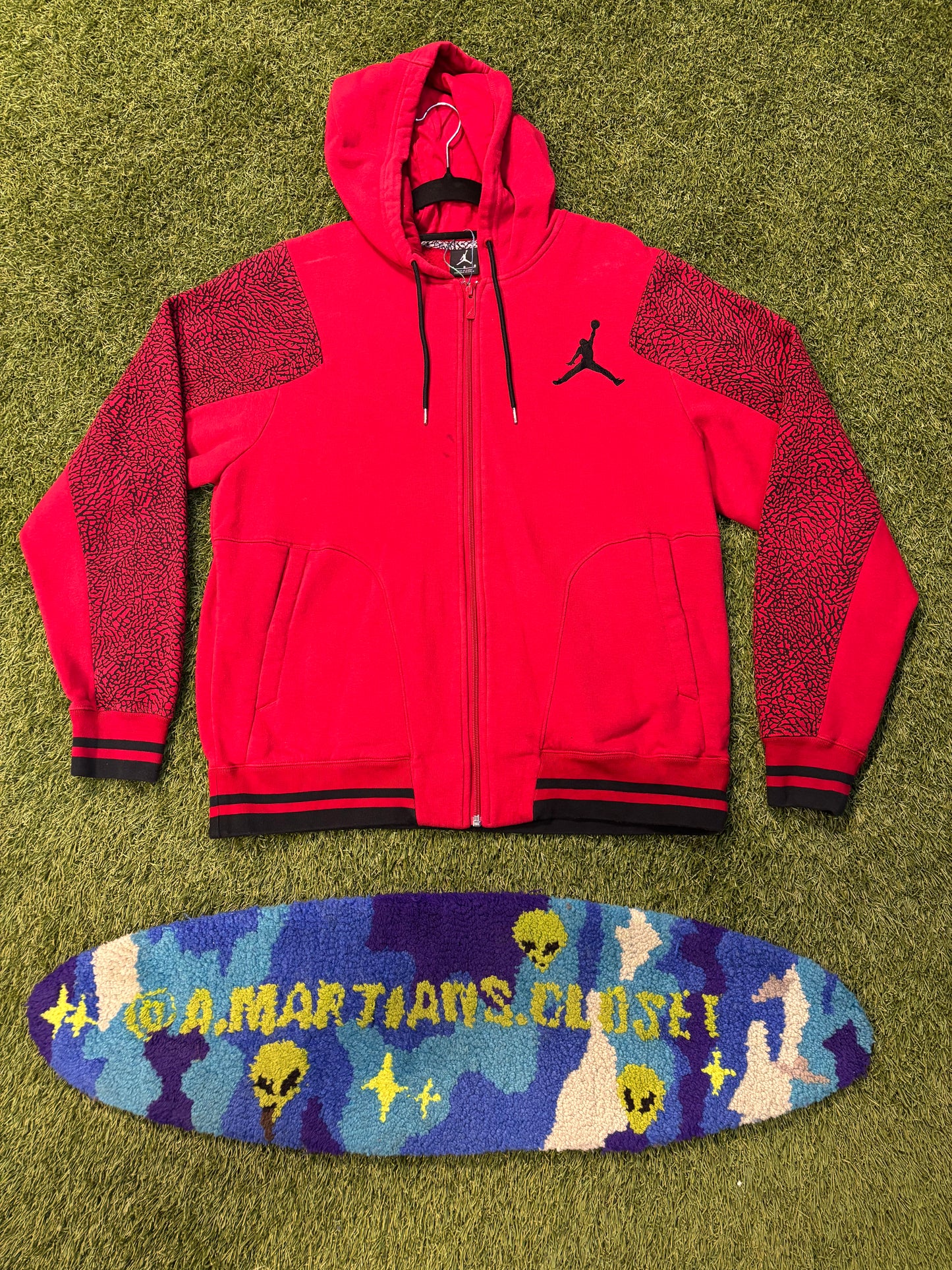 Red with Black Sleeve Print Jordan Jacket Size Large