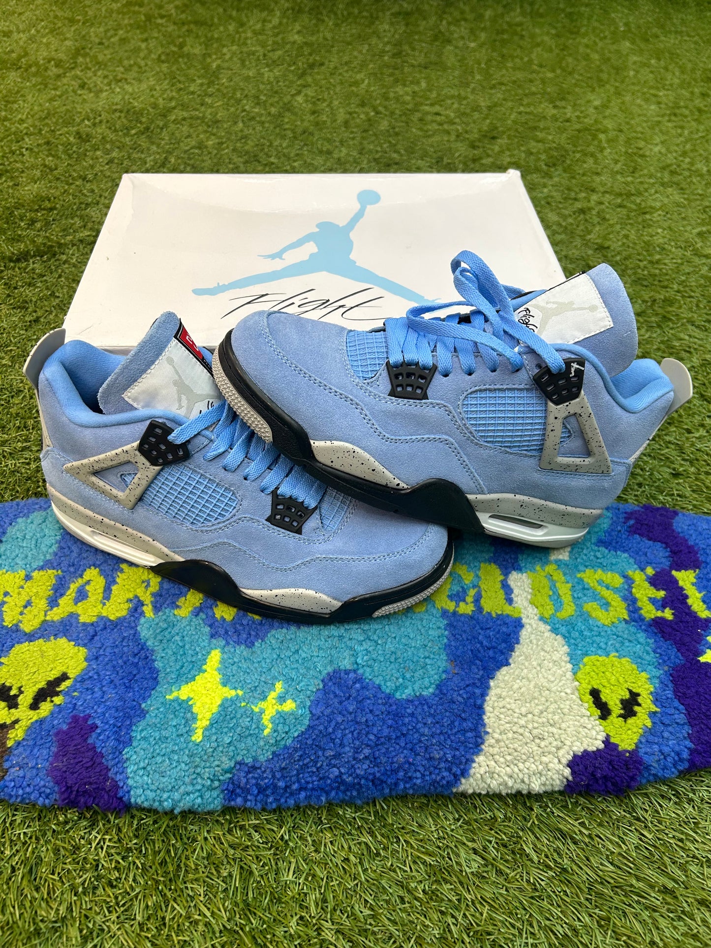 Jordan 4 Retro University Blue