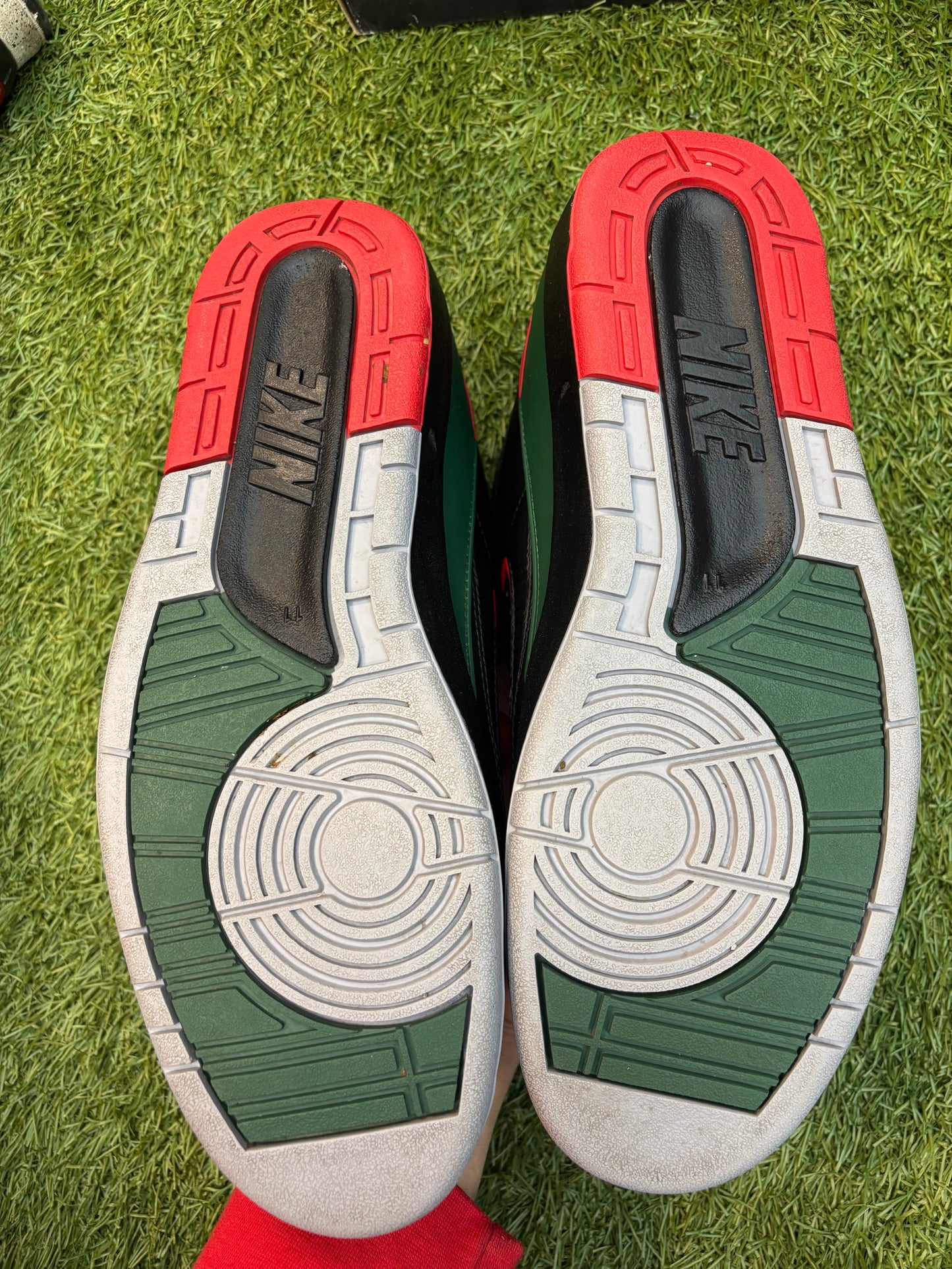 Jordan retro 2 low Gucci