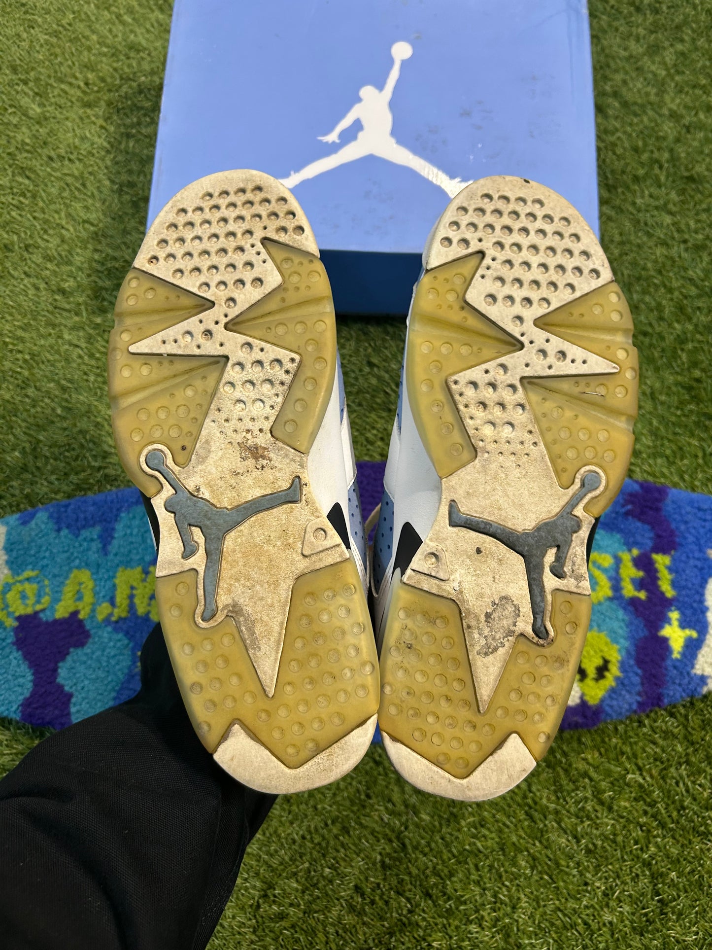 Jordan Retro 6 University Blue