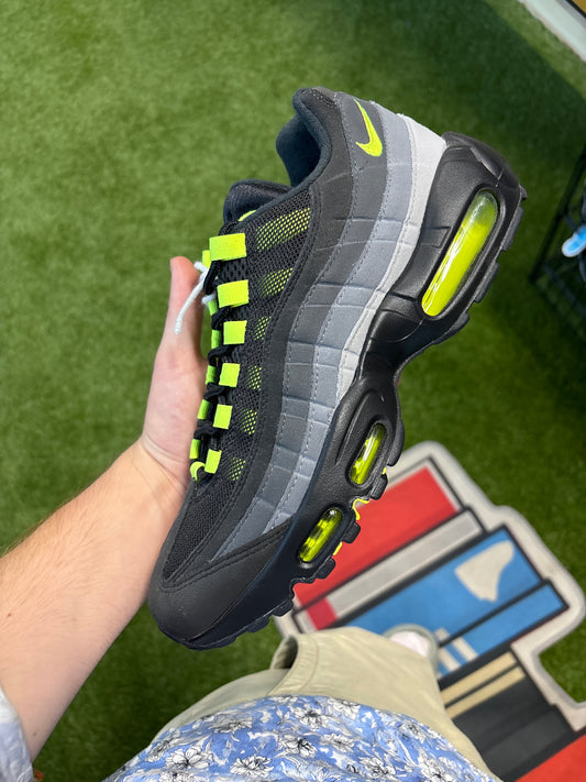 Airmax 95 size 8