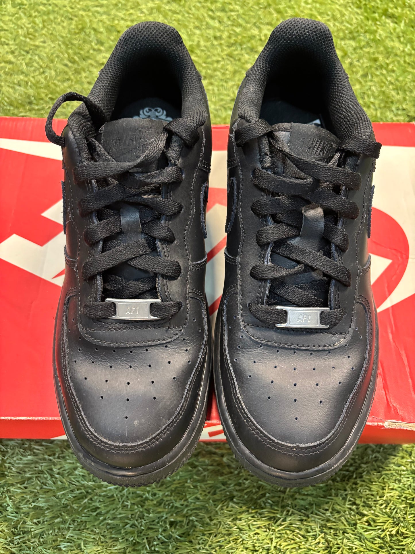 Nike black Air Force one size 6.5y