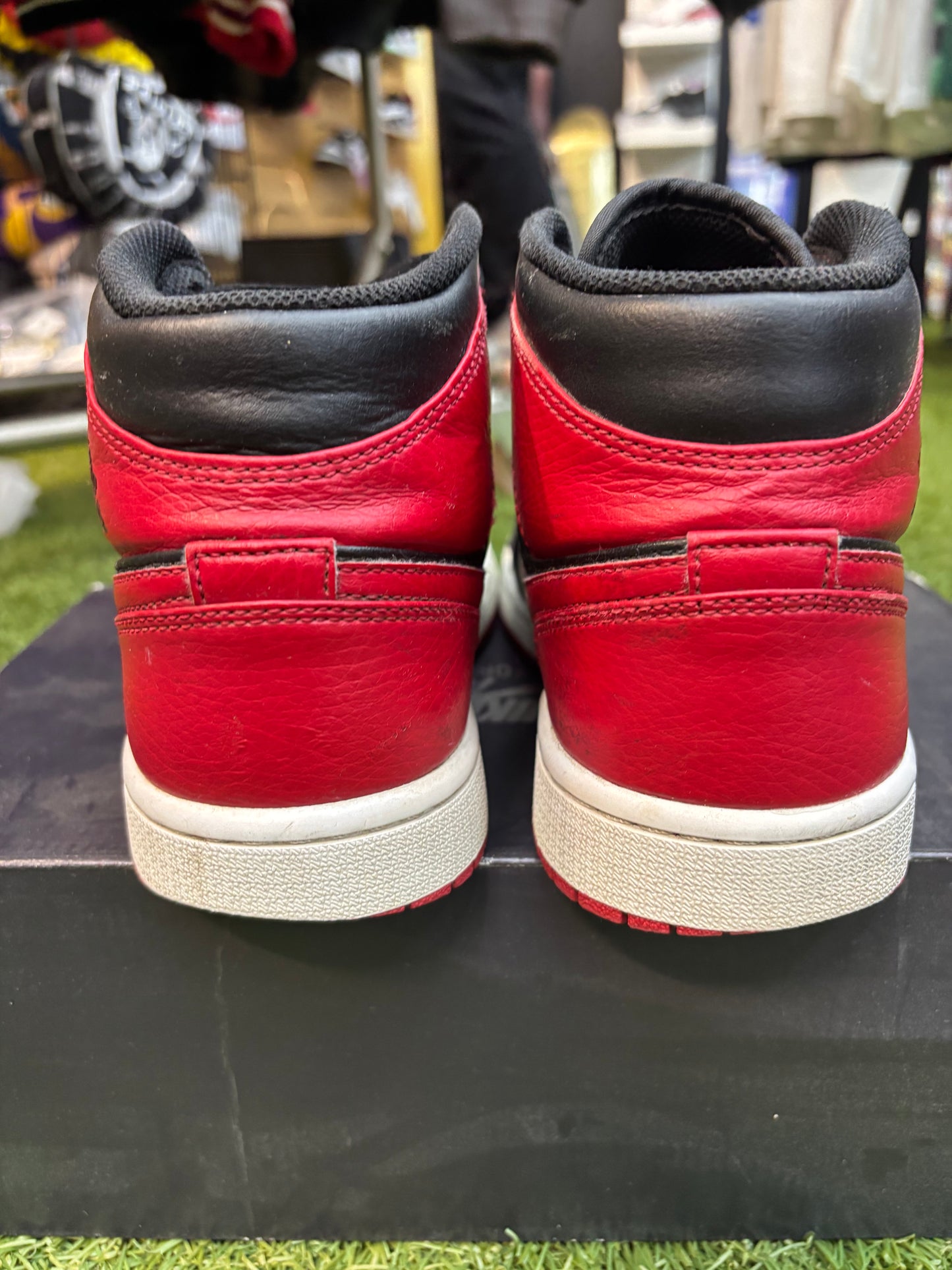 Jordan retro 1 red toe