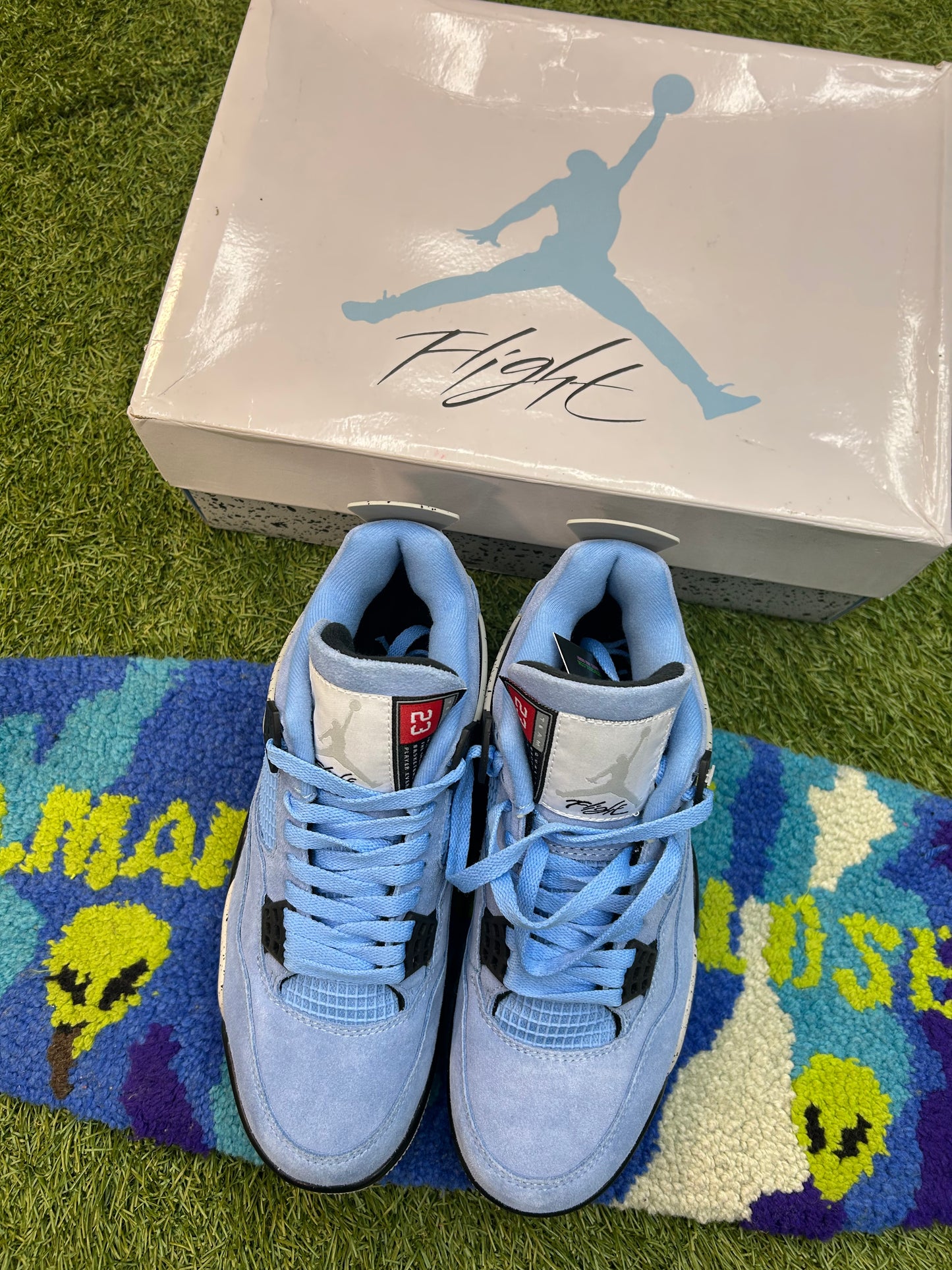 Jordan 4 Retro University Blue