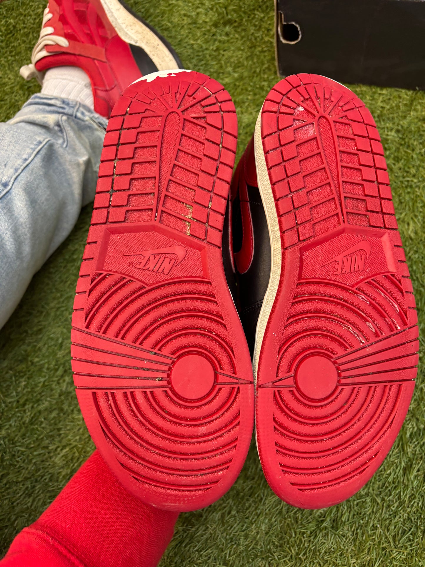 Jordan retro 1 red toe